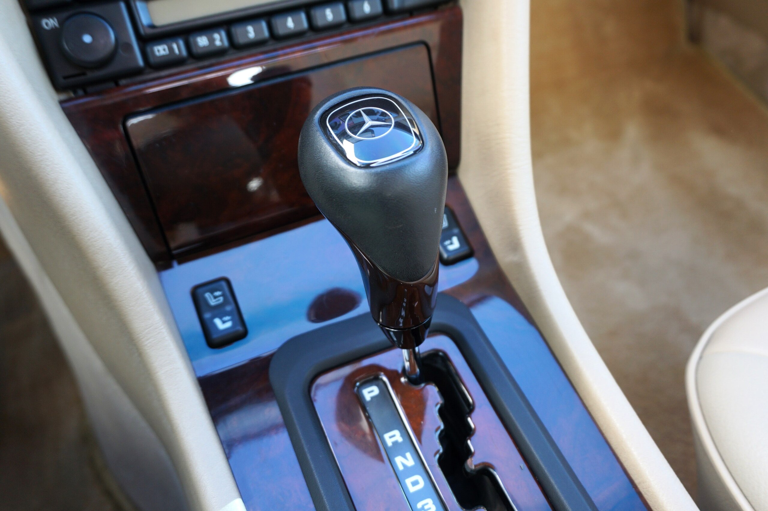 1994 Mercedes Benz E280 — Photo 9 / 16