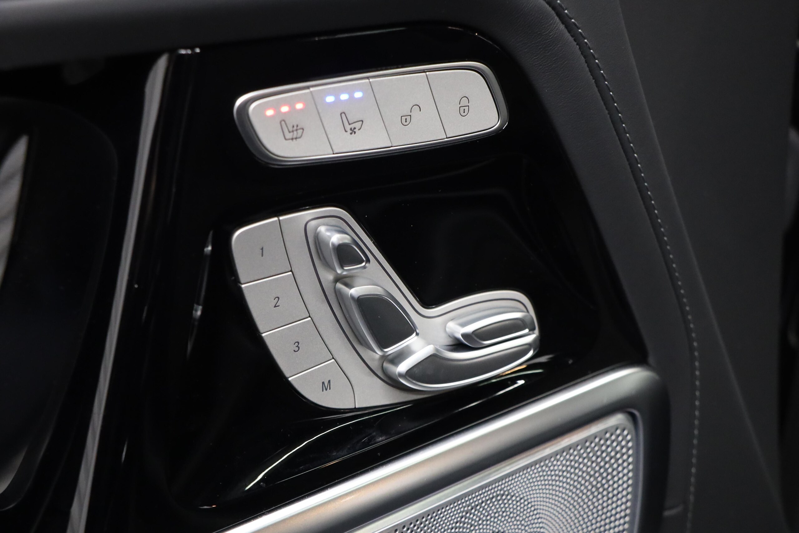 2024 Mercedes Benz G63 AMG — Photo 12 / 28
