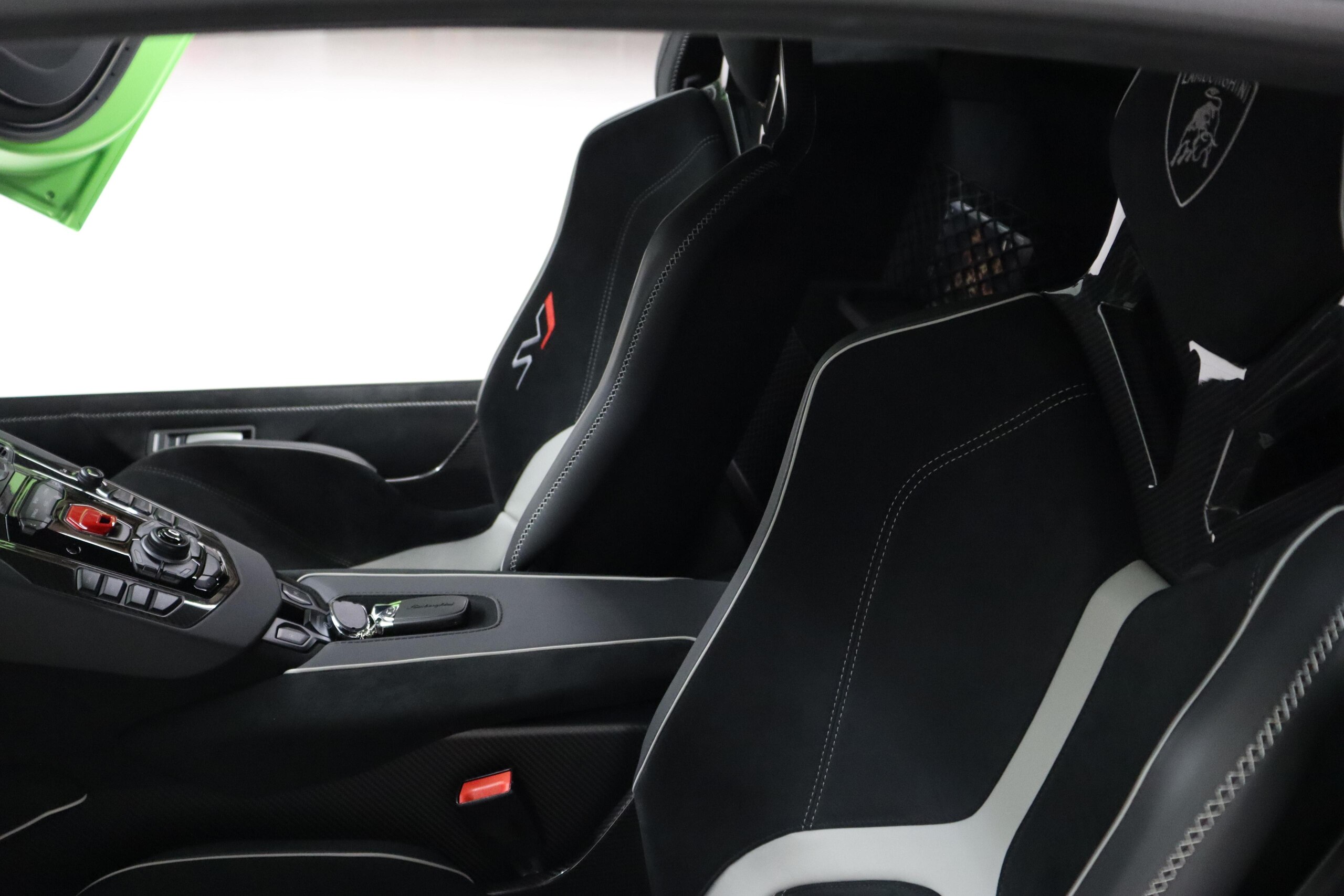 2019 Lamborghini Aventador SVJ — Photo 18 / 28