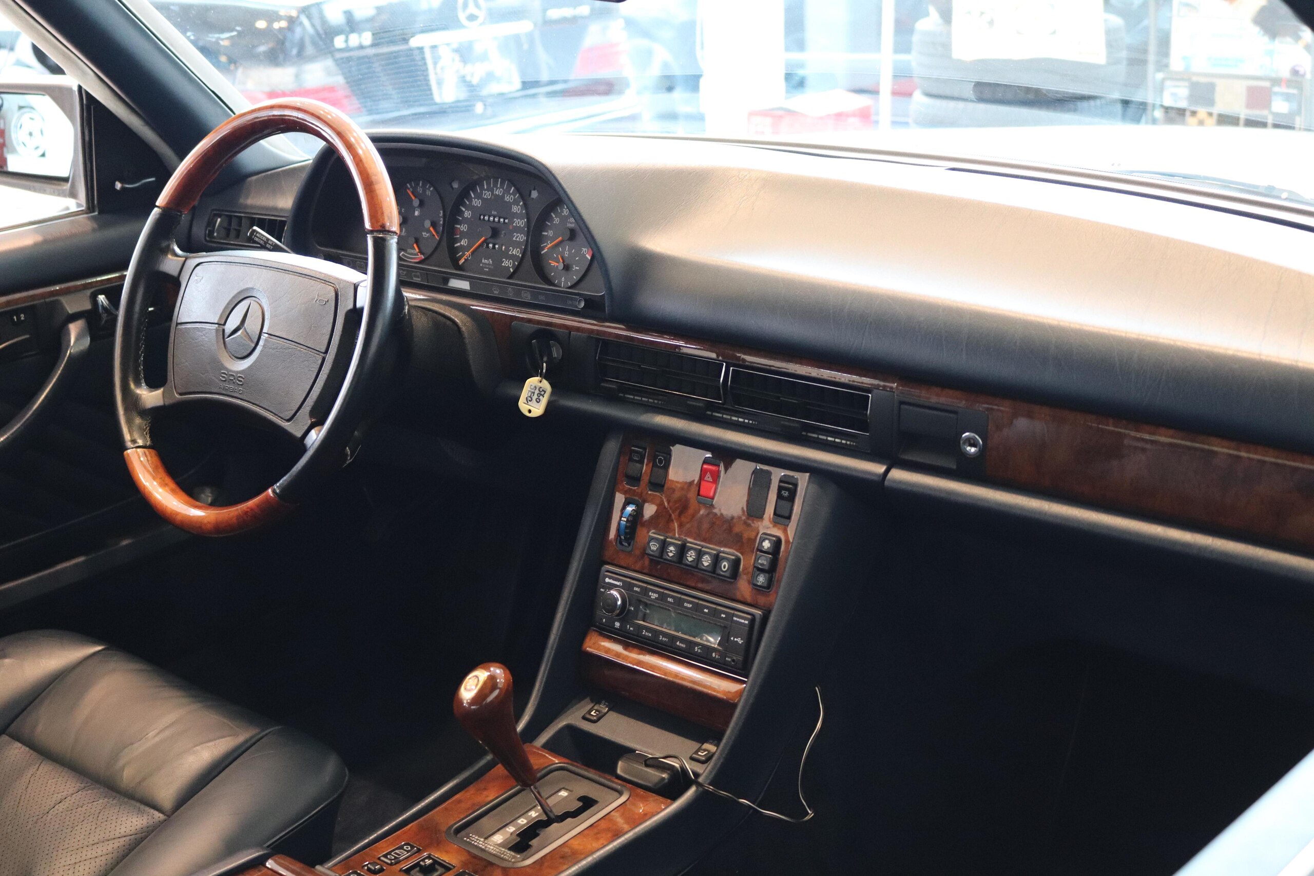 1990 Mercedes Benz 560SEC — Photo 14 / 22