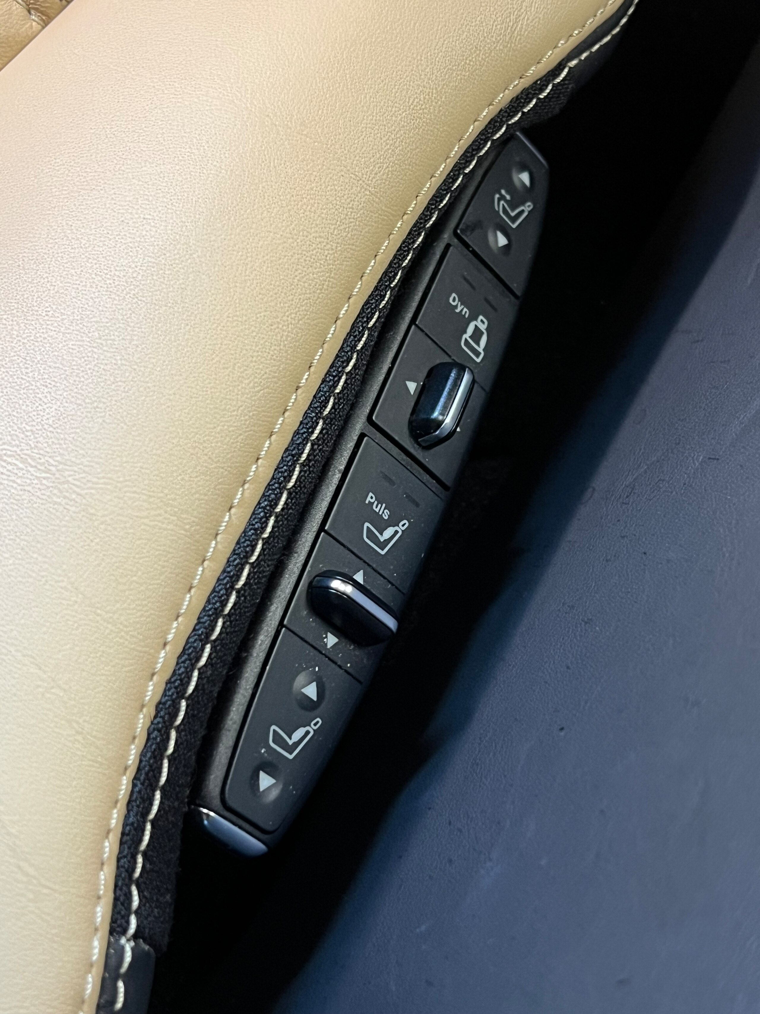 2012 Mercedes Benz CLS63 AMG — Photo 10 / 20