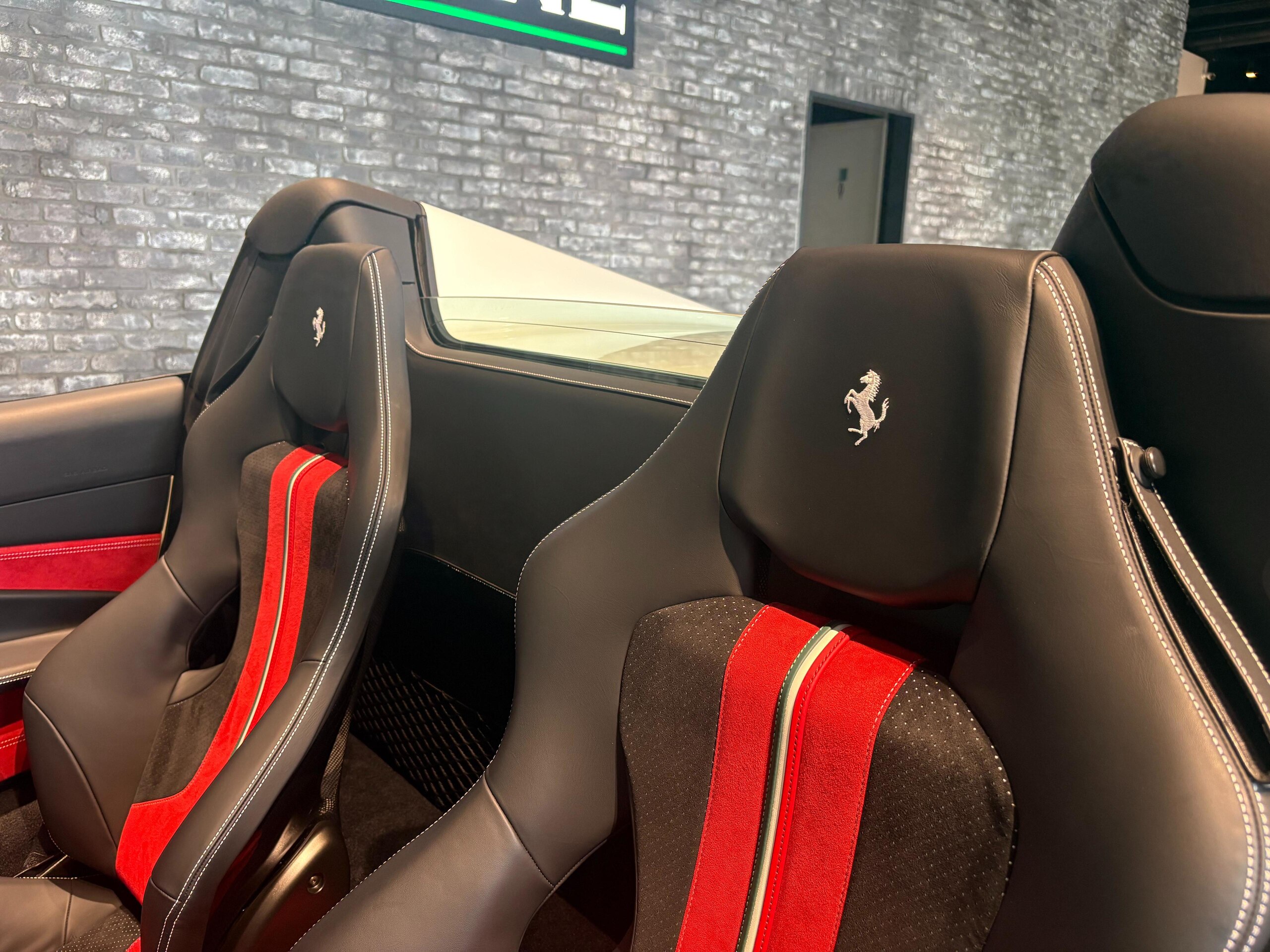 2022 Ferrari F8 Spider — Photo 15 / 23