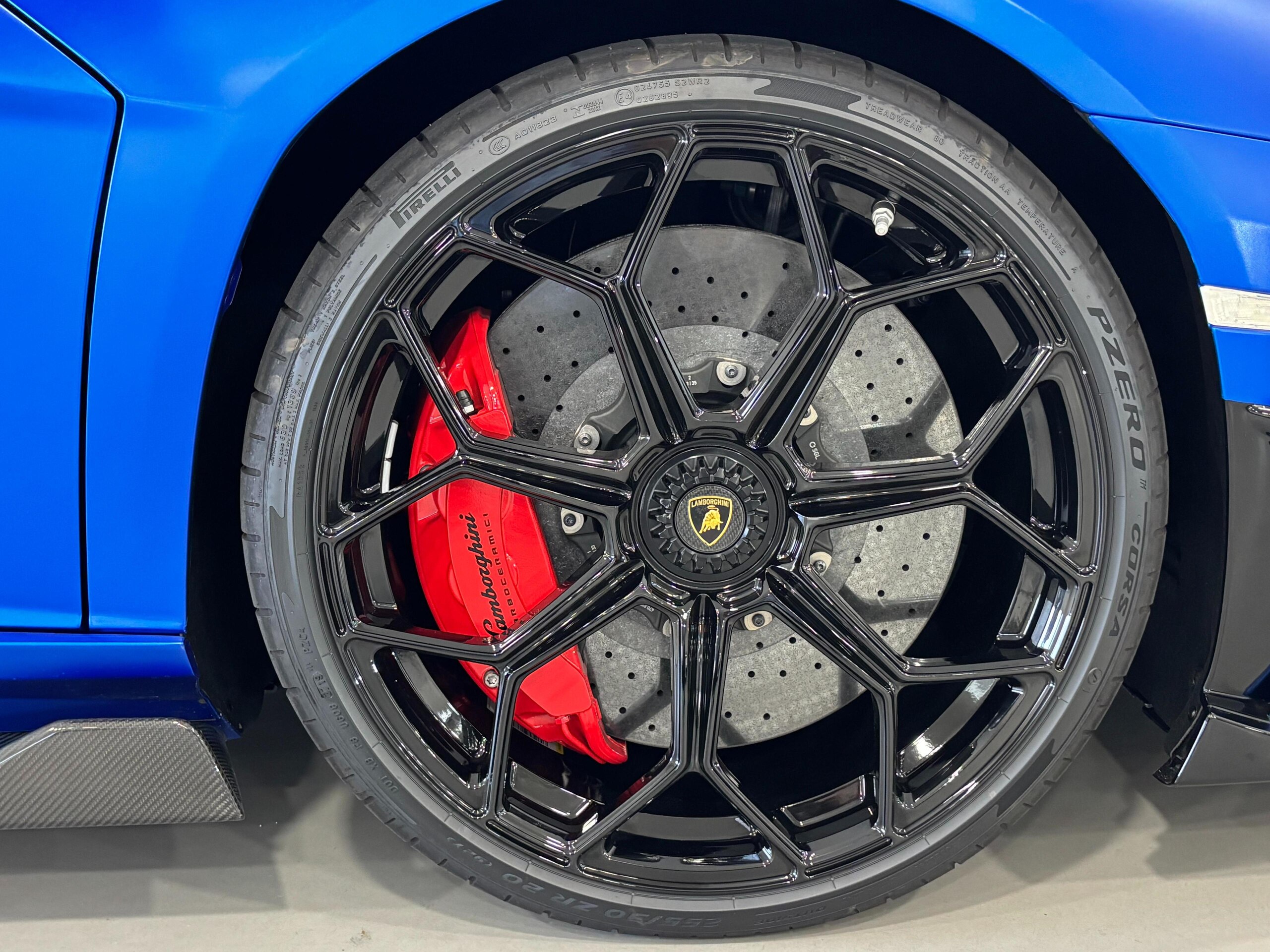 2020 Lamborghini Aventador SVJ Roadster — Photo 29 / 40
