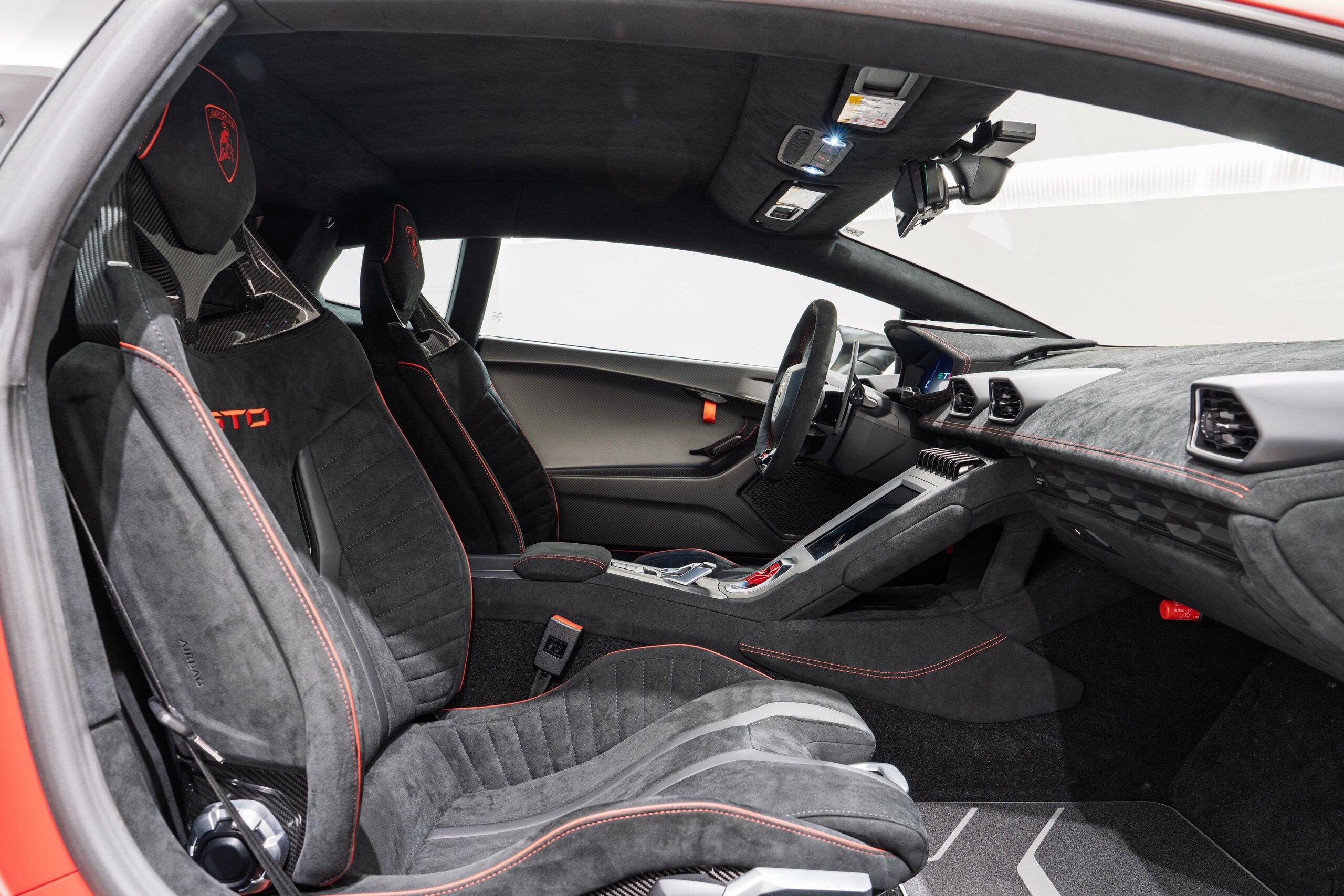 2022 Lamborghini Huracán STO — Photo 23 / 28