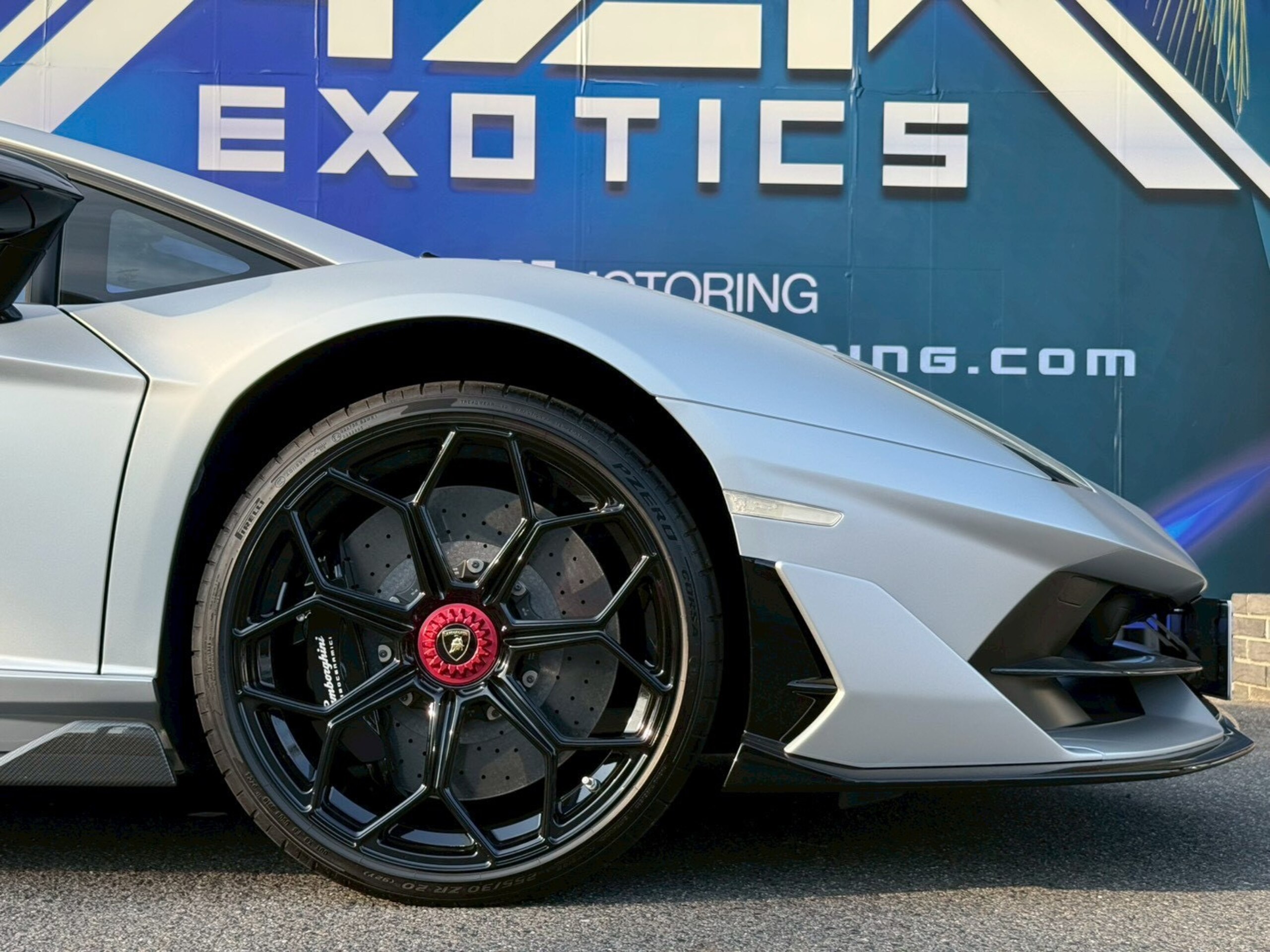 2019 Lamborghini Aventador SVJ — Photo 26 / 41