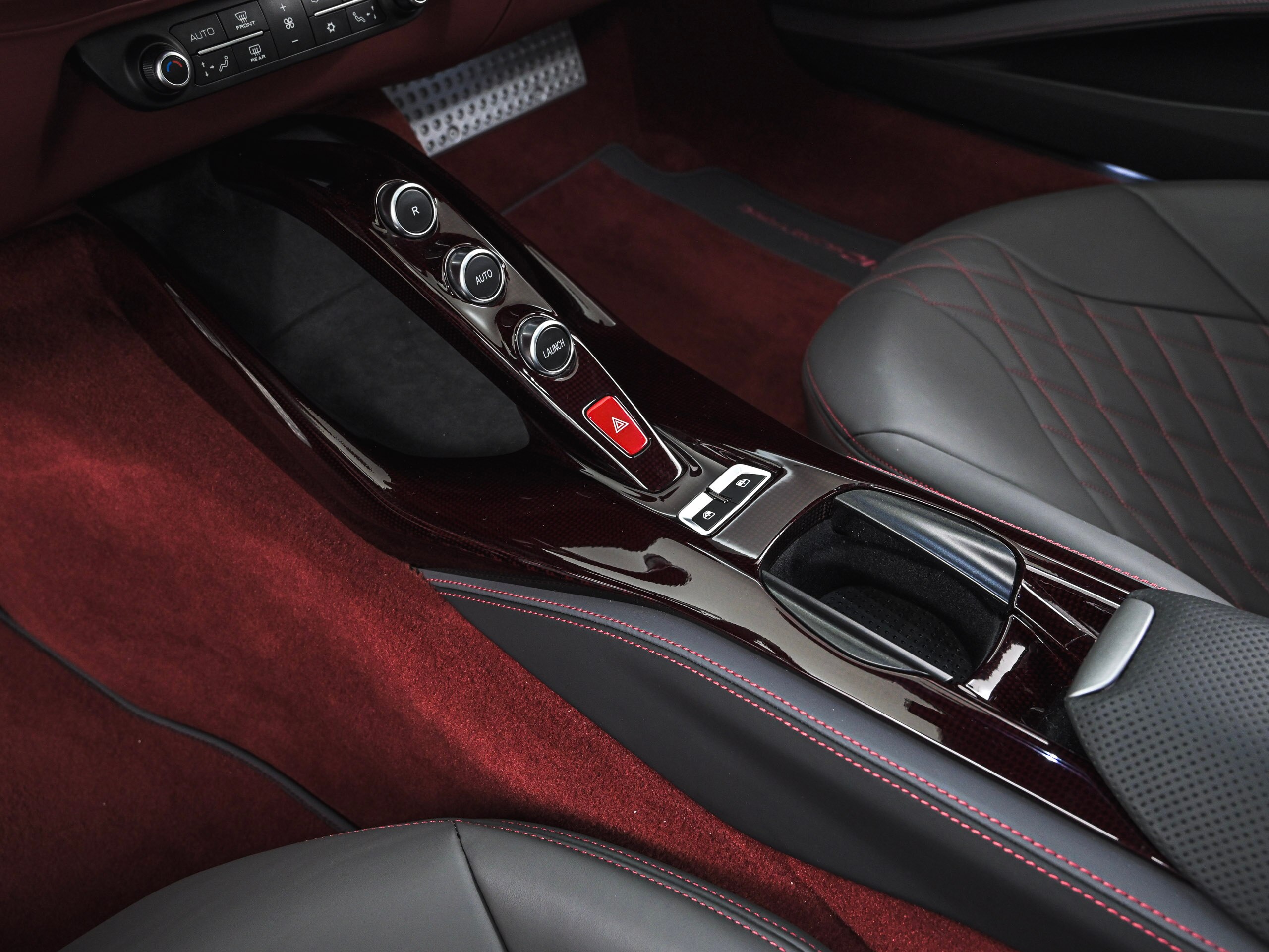 2021 Ferrari 812 Superfast — Photo 16 / 31