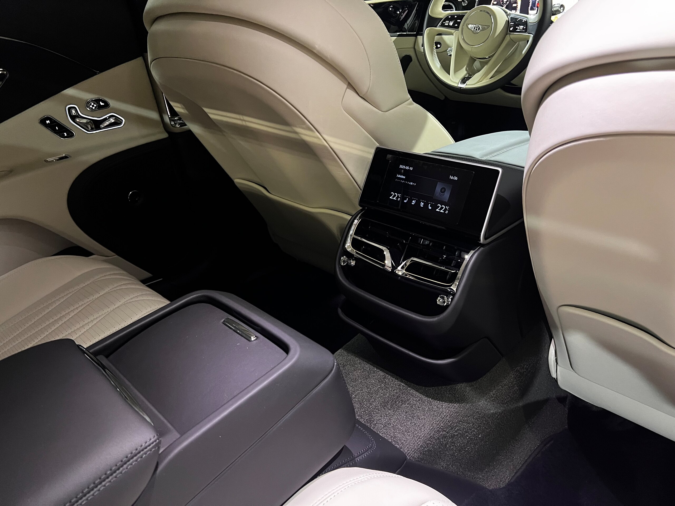 2020 Bentley Flying Spur — Photo 15 / 22