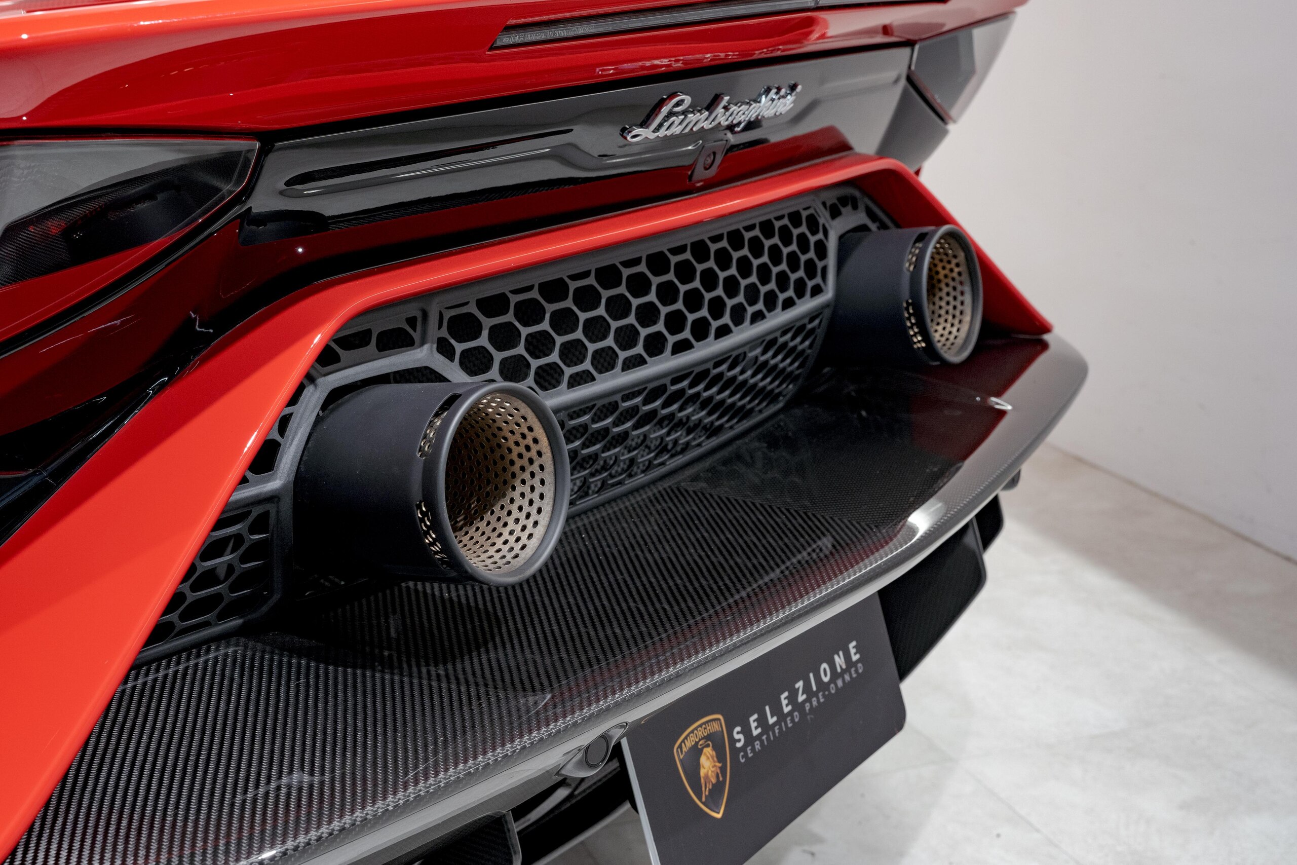 2021 Lamborghini Aventador SVJ Roadster — Photo 17 / 35