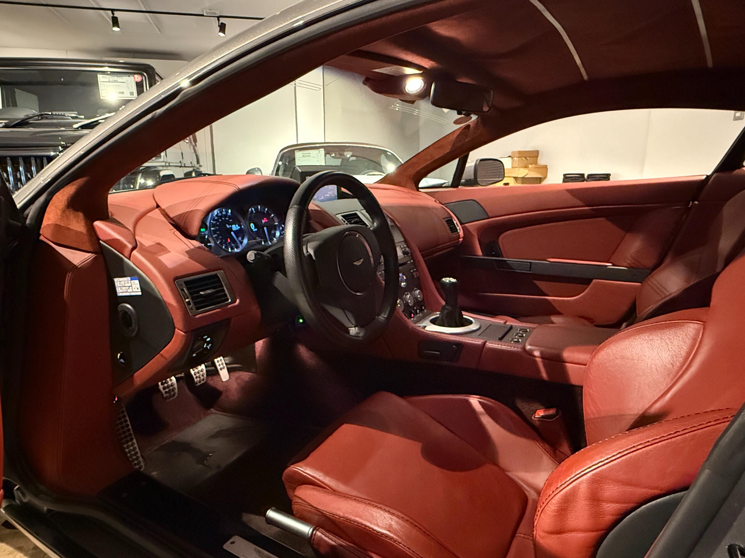 2006 Aston Martin V8 Vantage — Photo 6 / 17