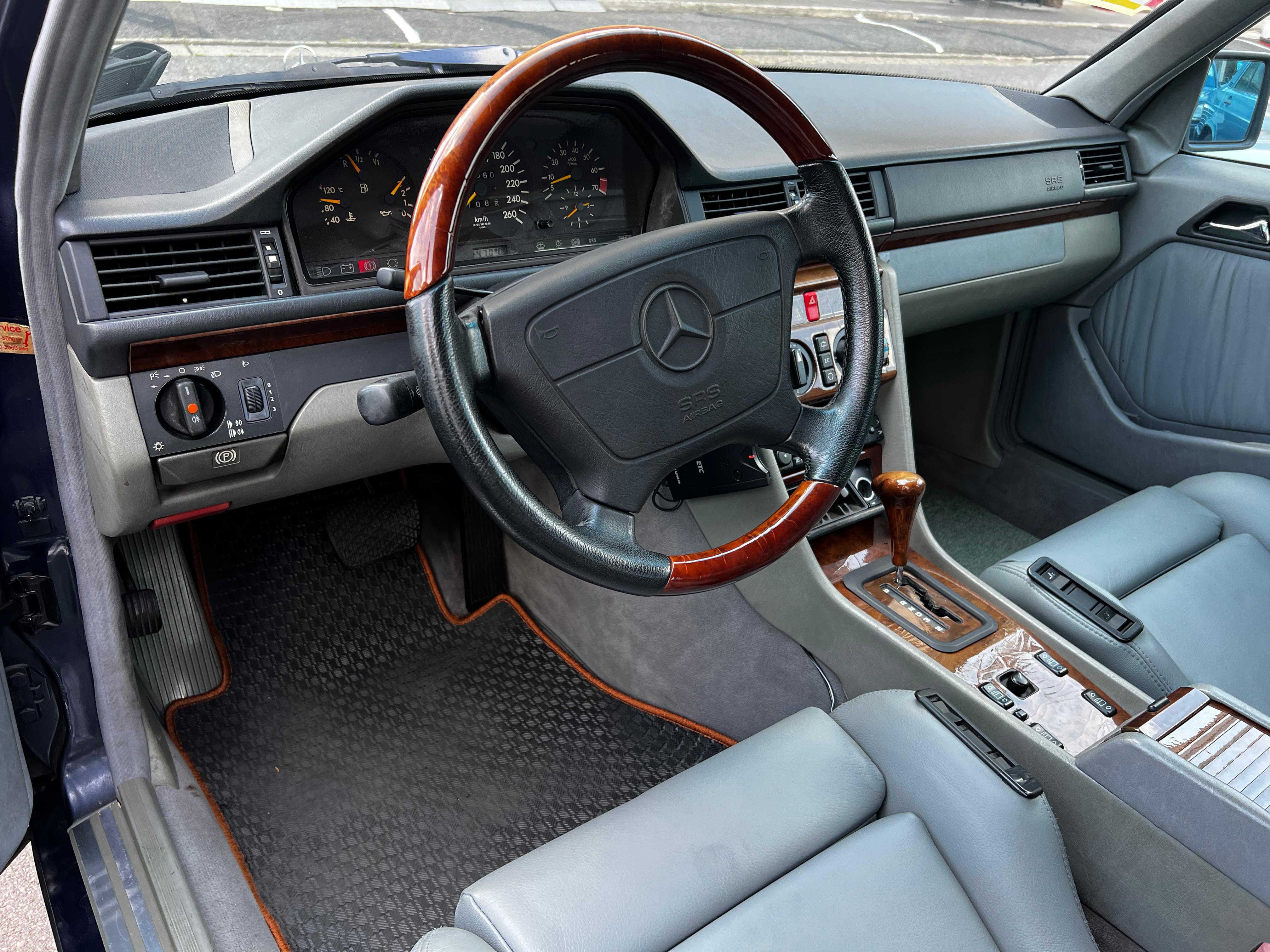 1994 Mercedes Benz E320 AMG — Photo 7 / 16