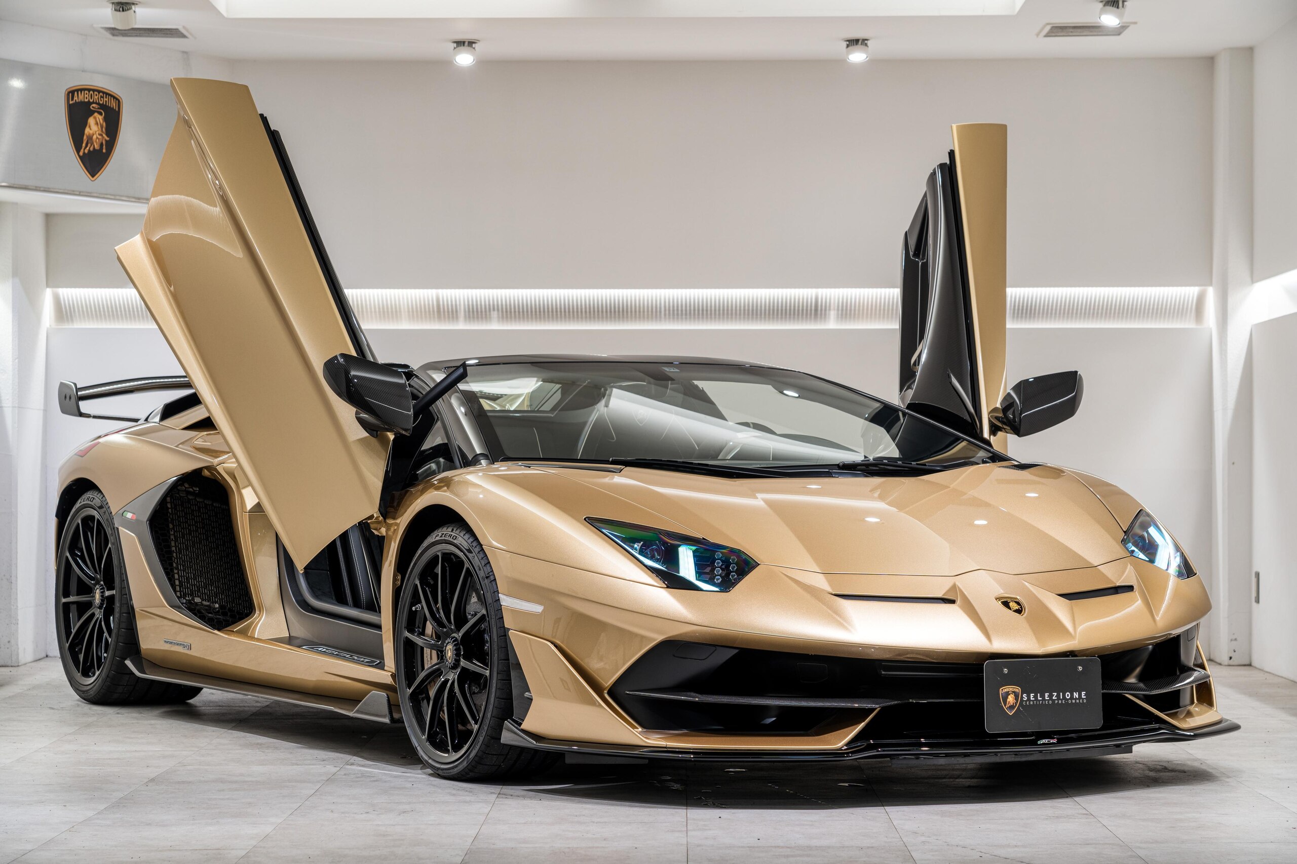 2021 Lamborghini Aventador SVJ Roadster Oro Elios for sale in Japan