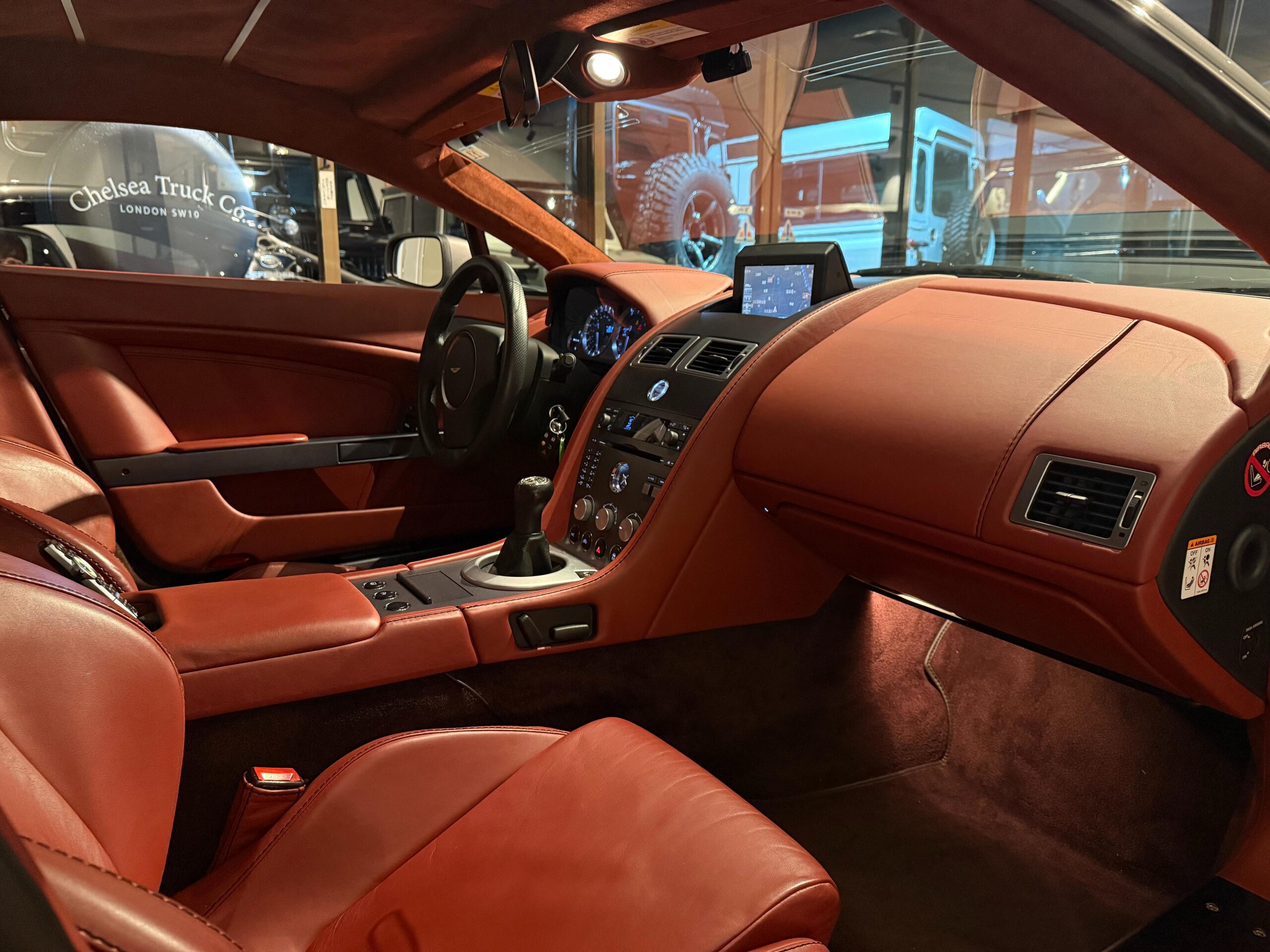2006 Aston Martin V8 Vantage — Photo 12 / 17