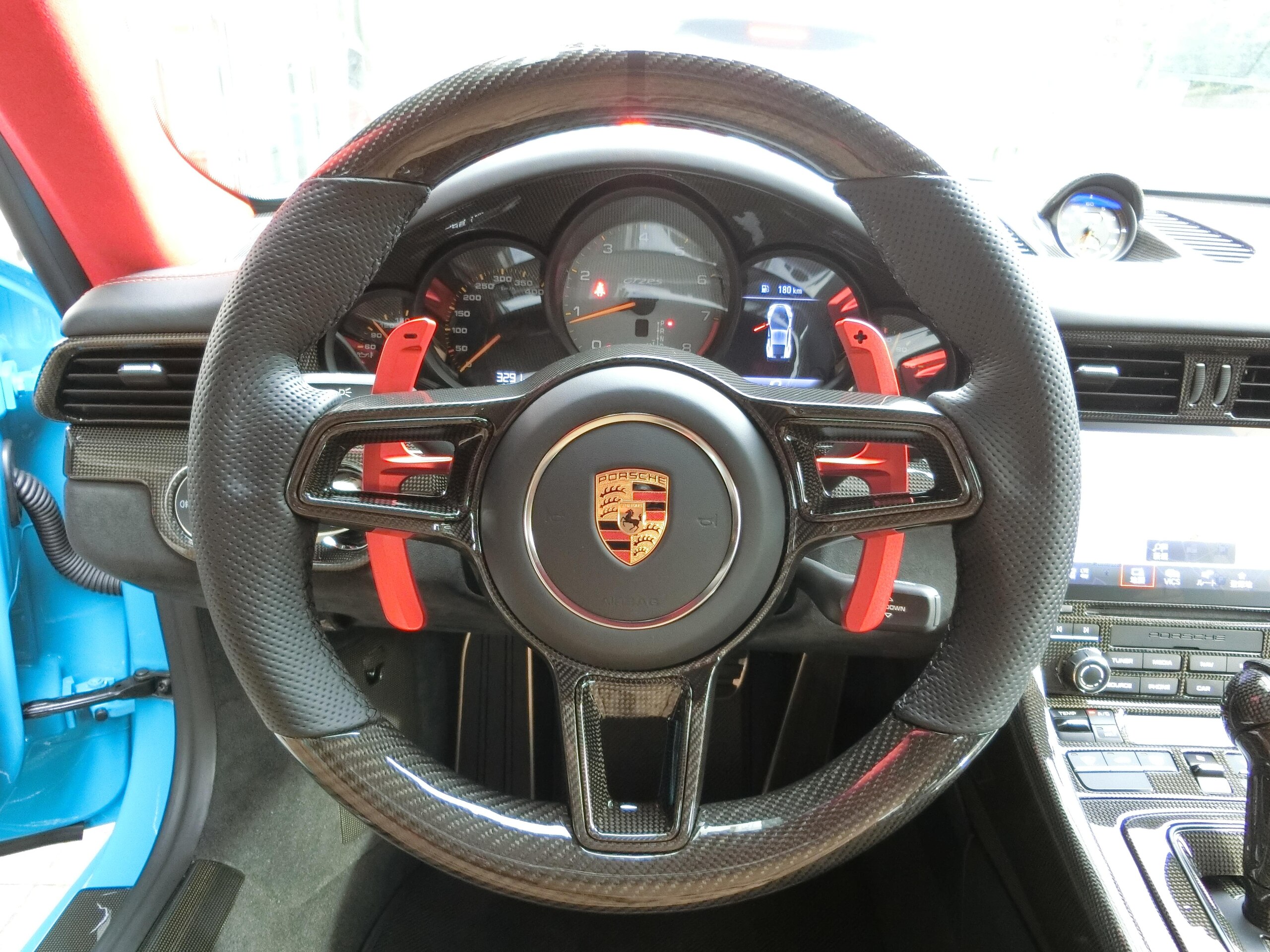 2019 Porsche 911 GT2 RS — Photo 10 / 18
