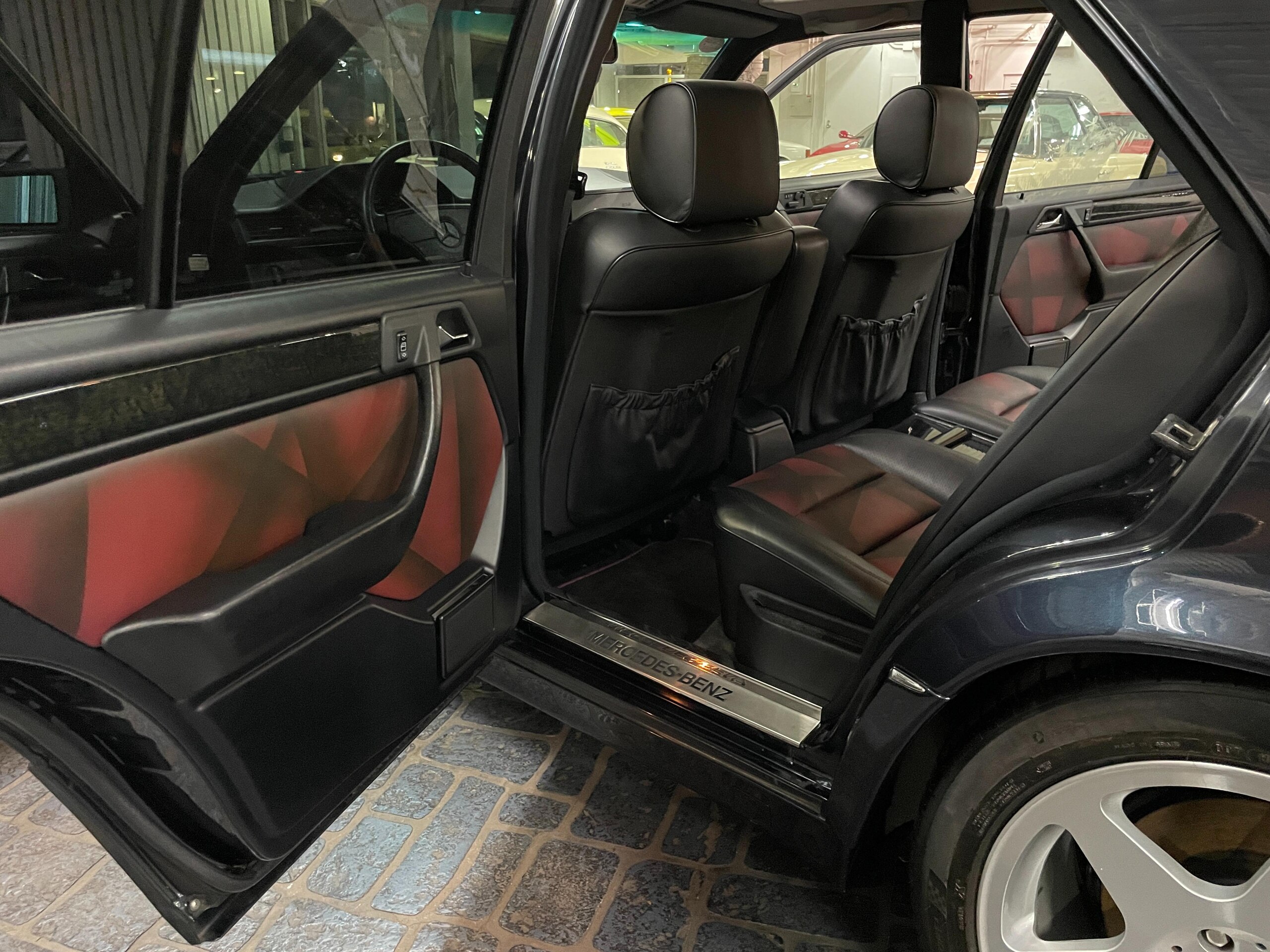1994 Mercedes Benz E500 Limited — Photo 14 / 17