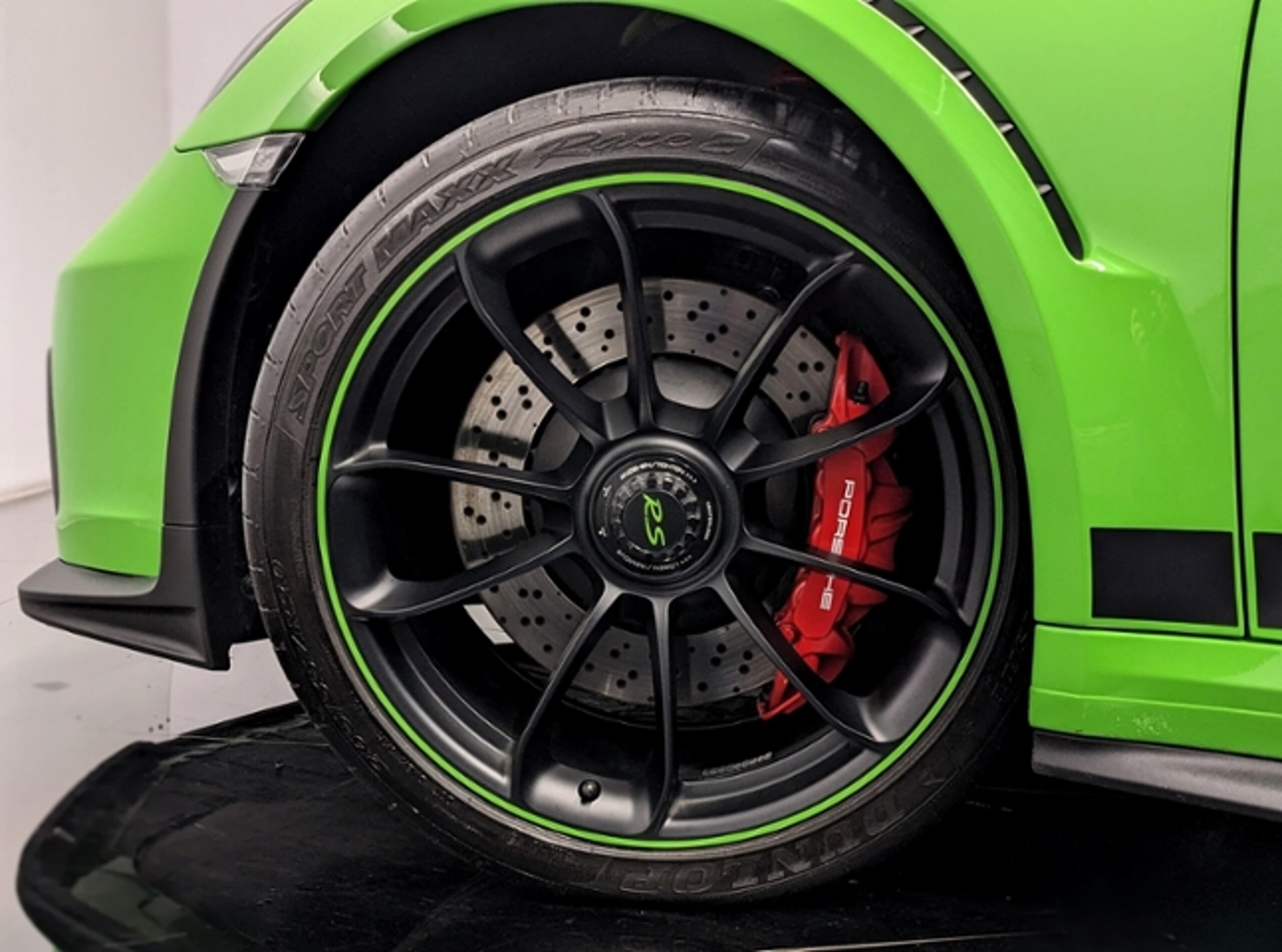 2019 Porsche 911 GT3 RS — Photo 14 / 39