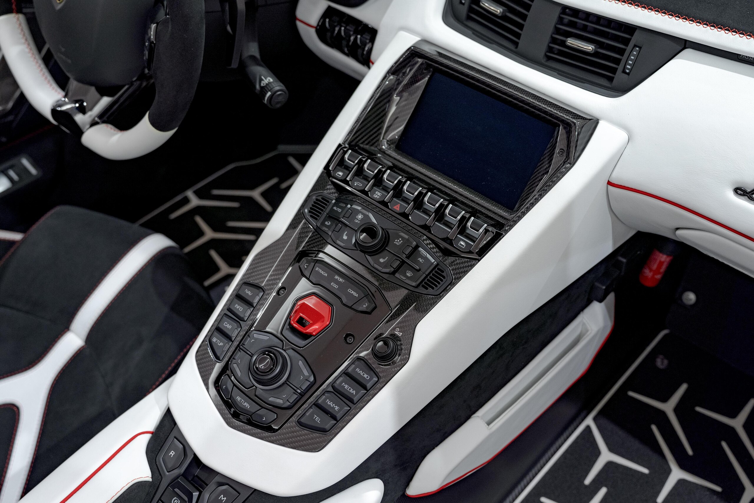 2021 Lamborghini Aventador SVJ Roadster — Photo 7 / 35
