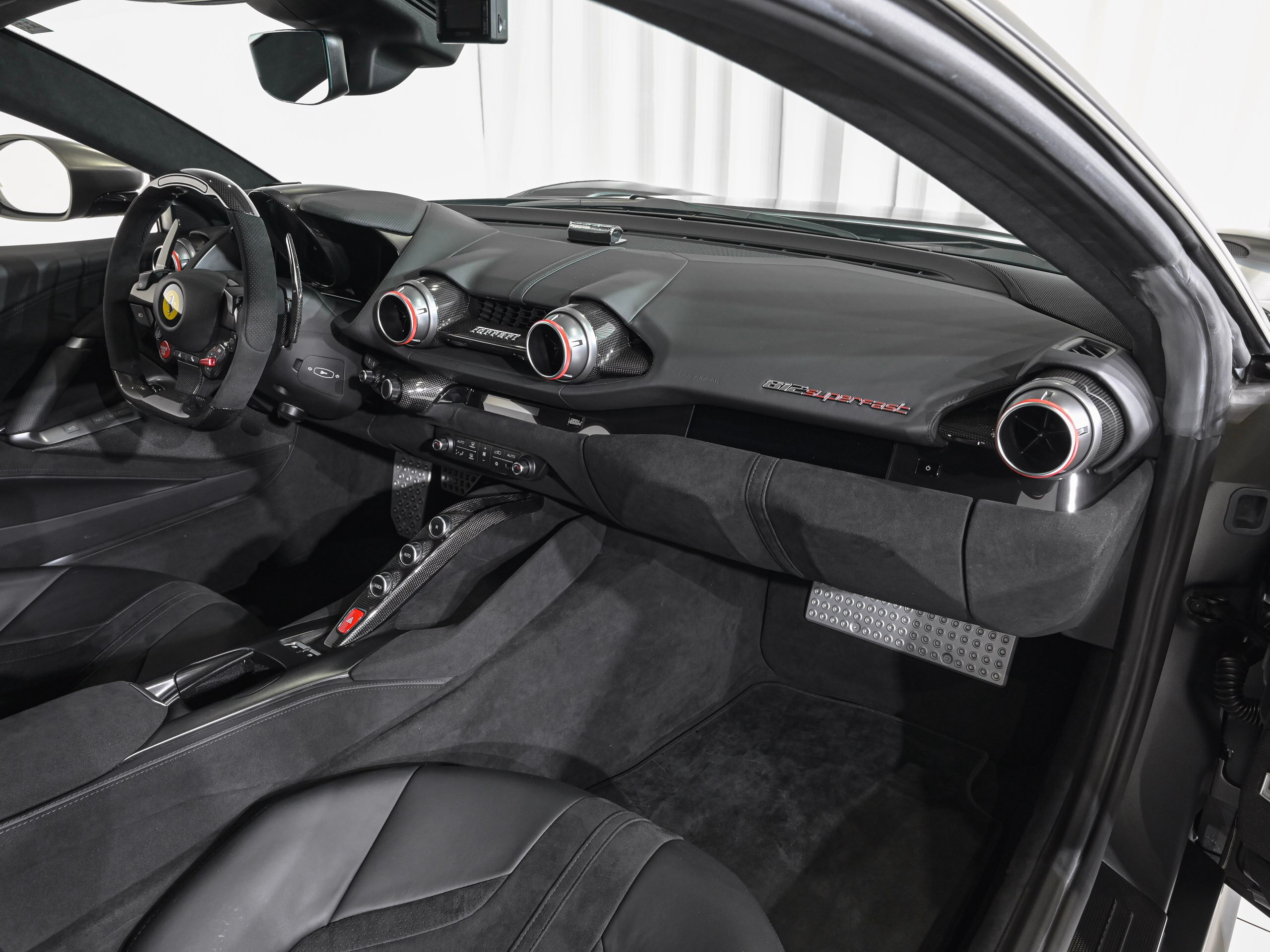 2020 Ferrari 812 Superfast — Photo 23 / 38