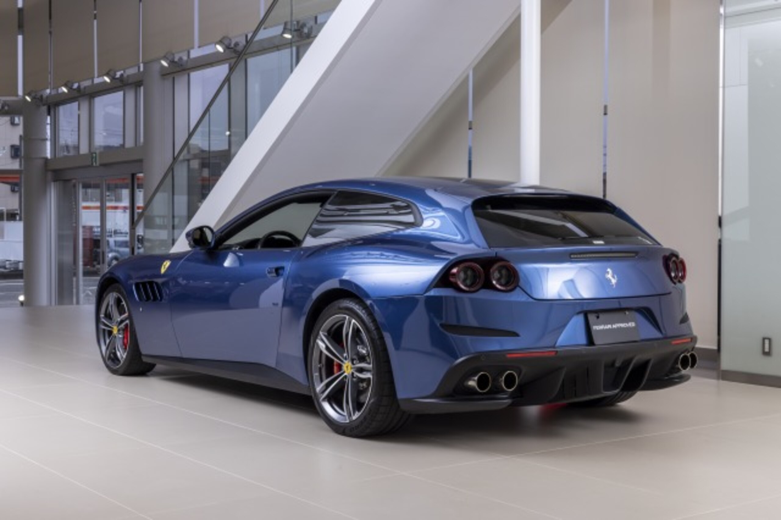 2020 Ferrari GTC4Lusso — Photo 6 / 21