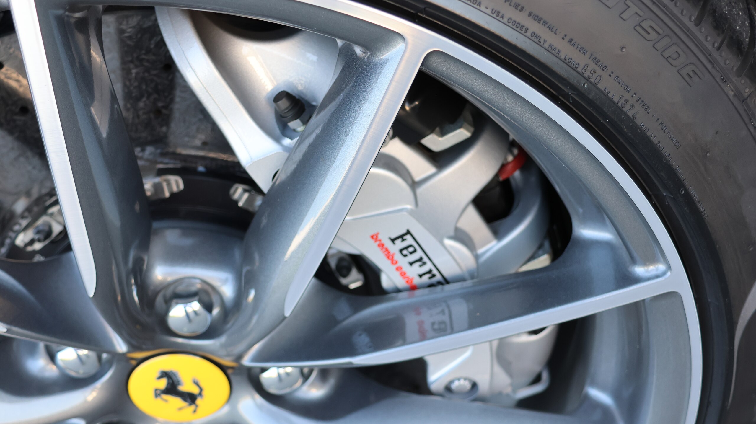 2021 Ferrari 812GTS — Photo 15 / 38