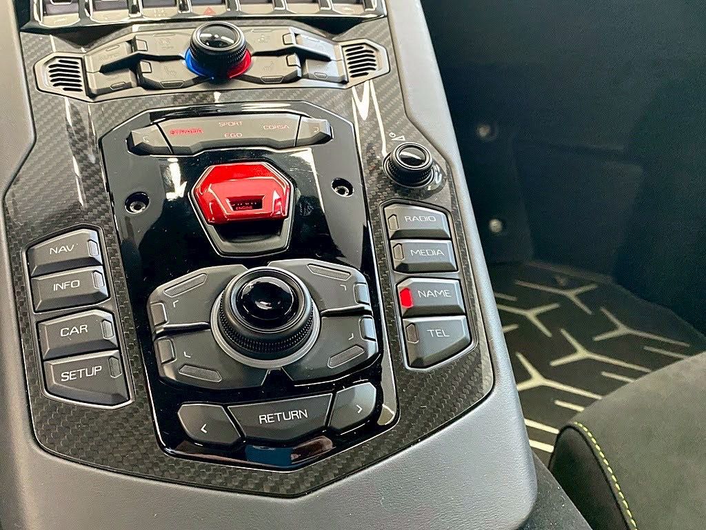 2020 Lamborghini Aventador SVJ Roadster — Photo 16 / 24