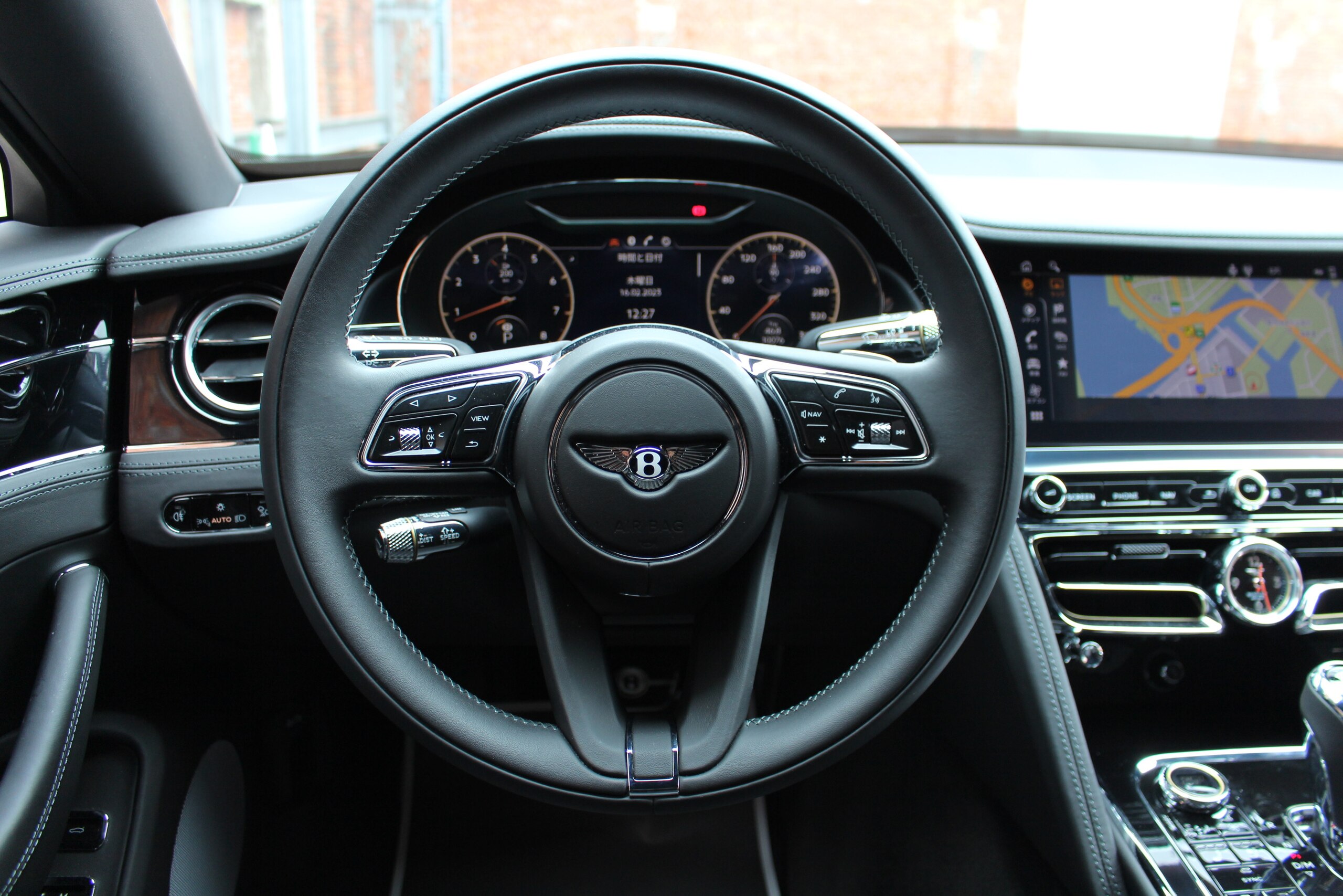 2022 Bentley Flying Spur — Photo 13 / 18