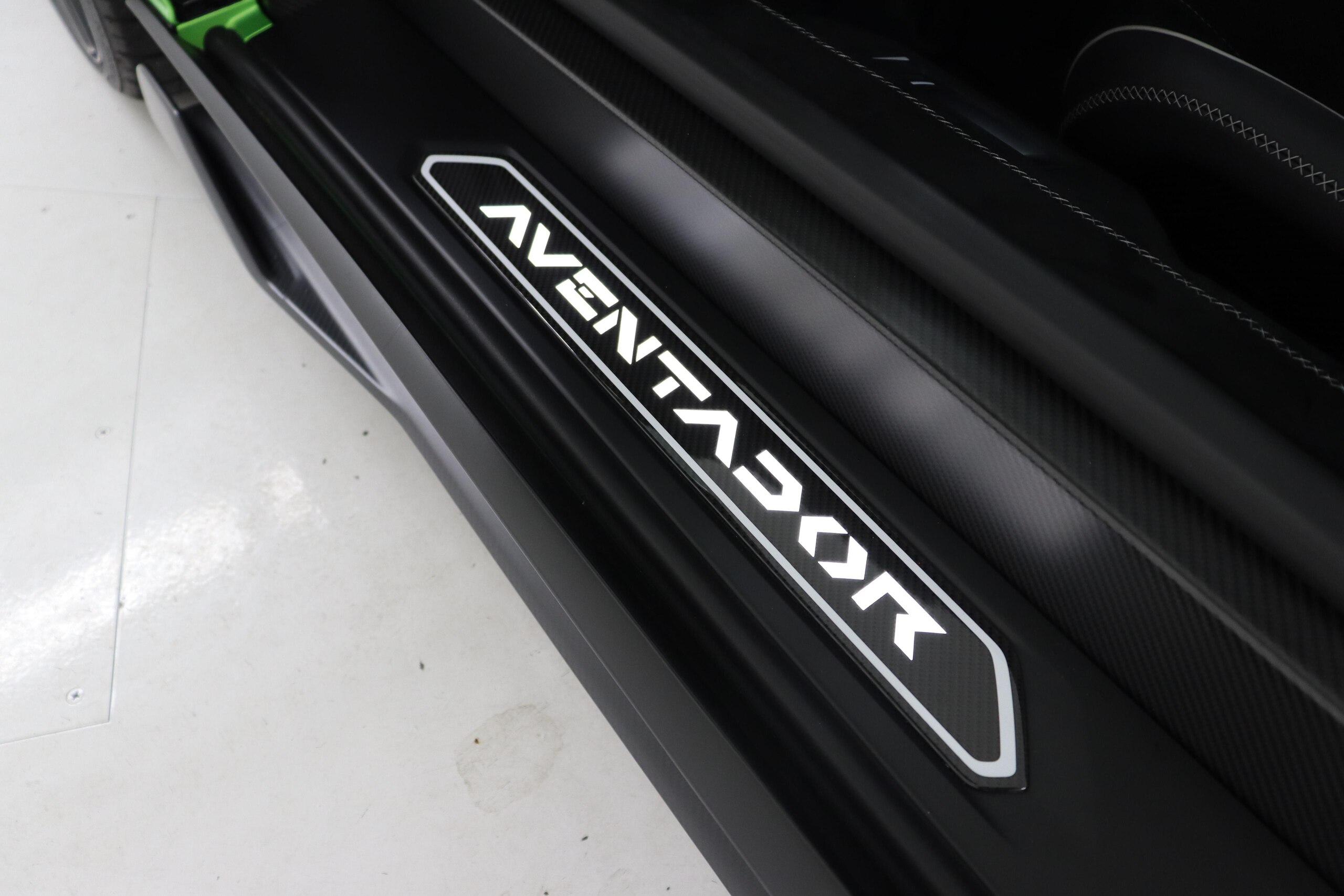2019 Lamborghini Aventador SVJ — Photo 16 / 28