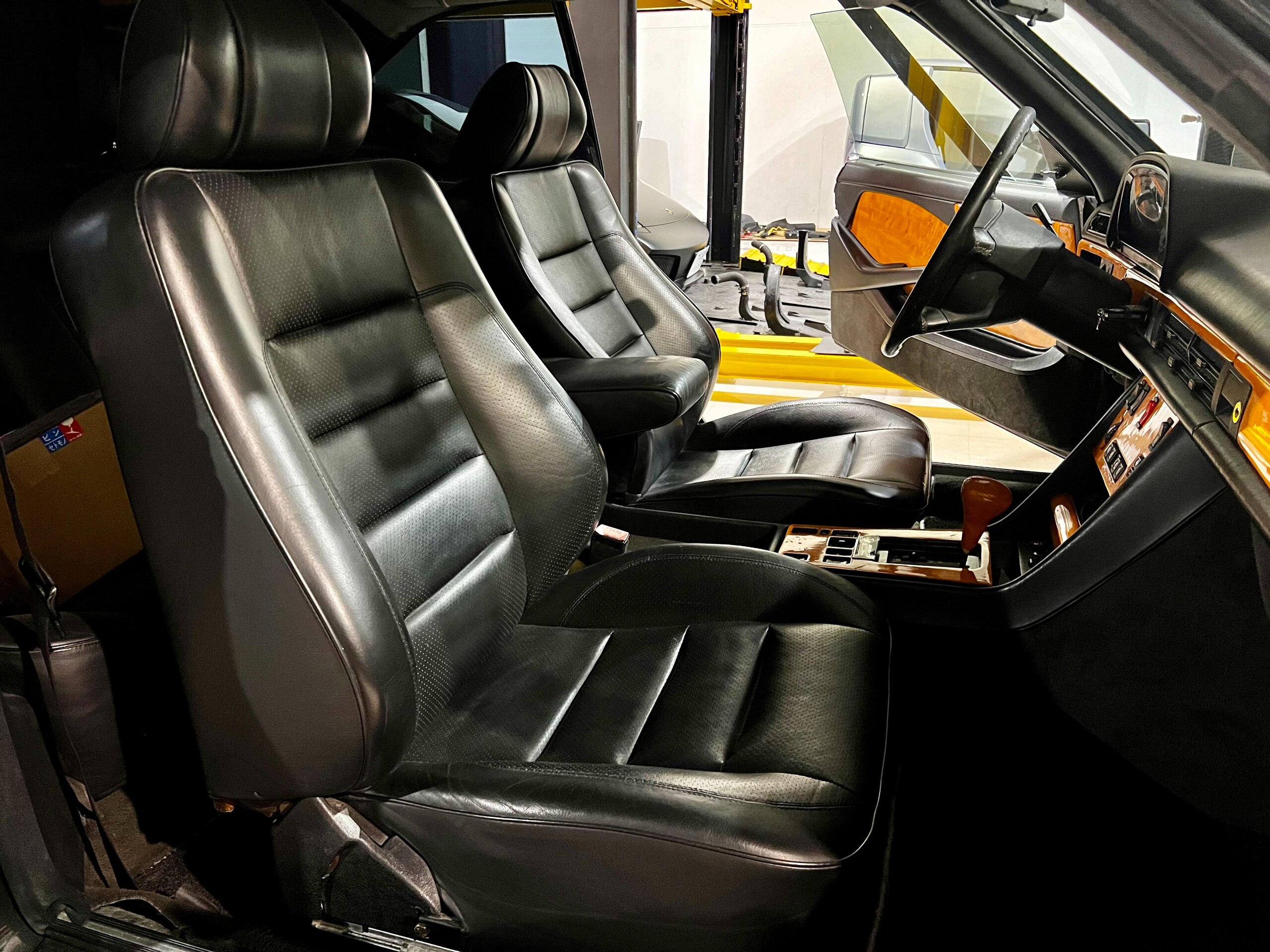 1989 Mercedes Benz 560SEC — Photo 12 / 19