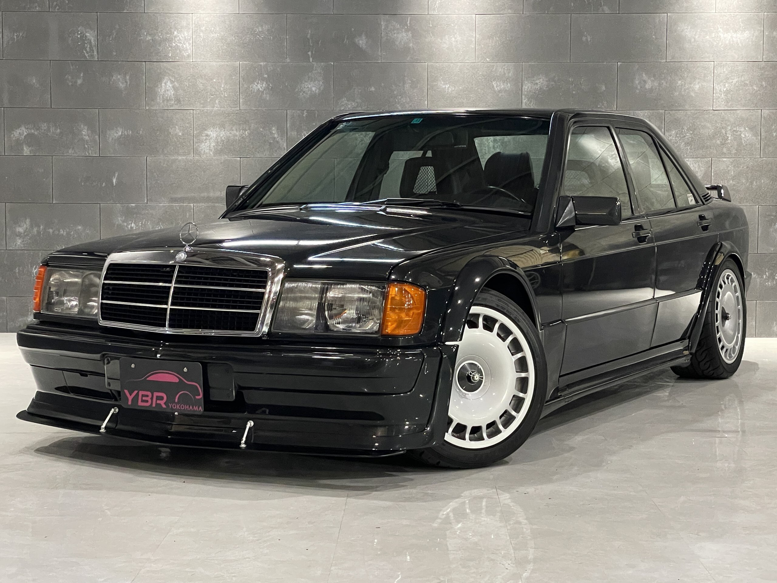 1991 Mercedes Benz 190E — Photo 6 / 36