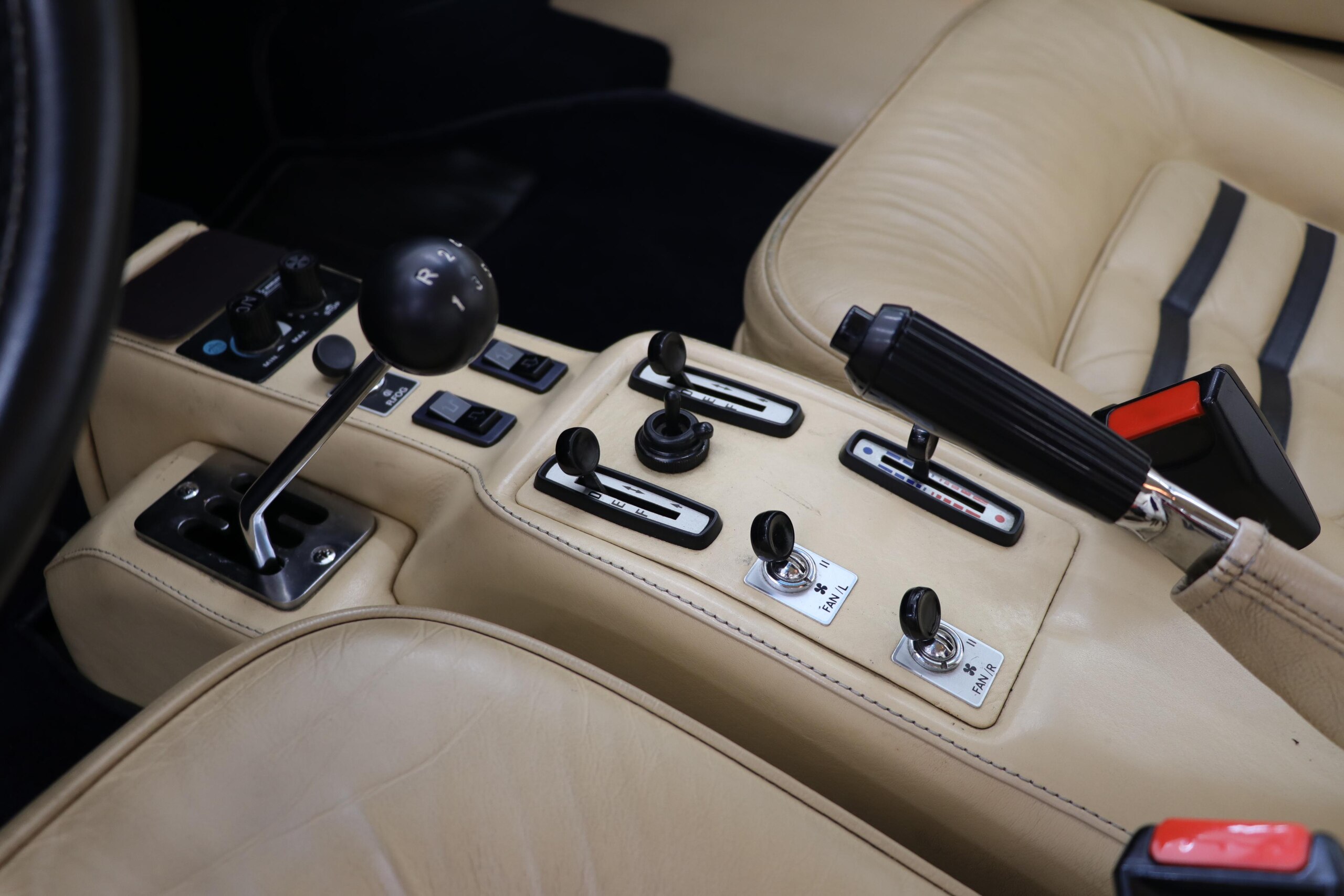 1982 Ferrari 512 BBi — Photo 11 / 19