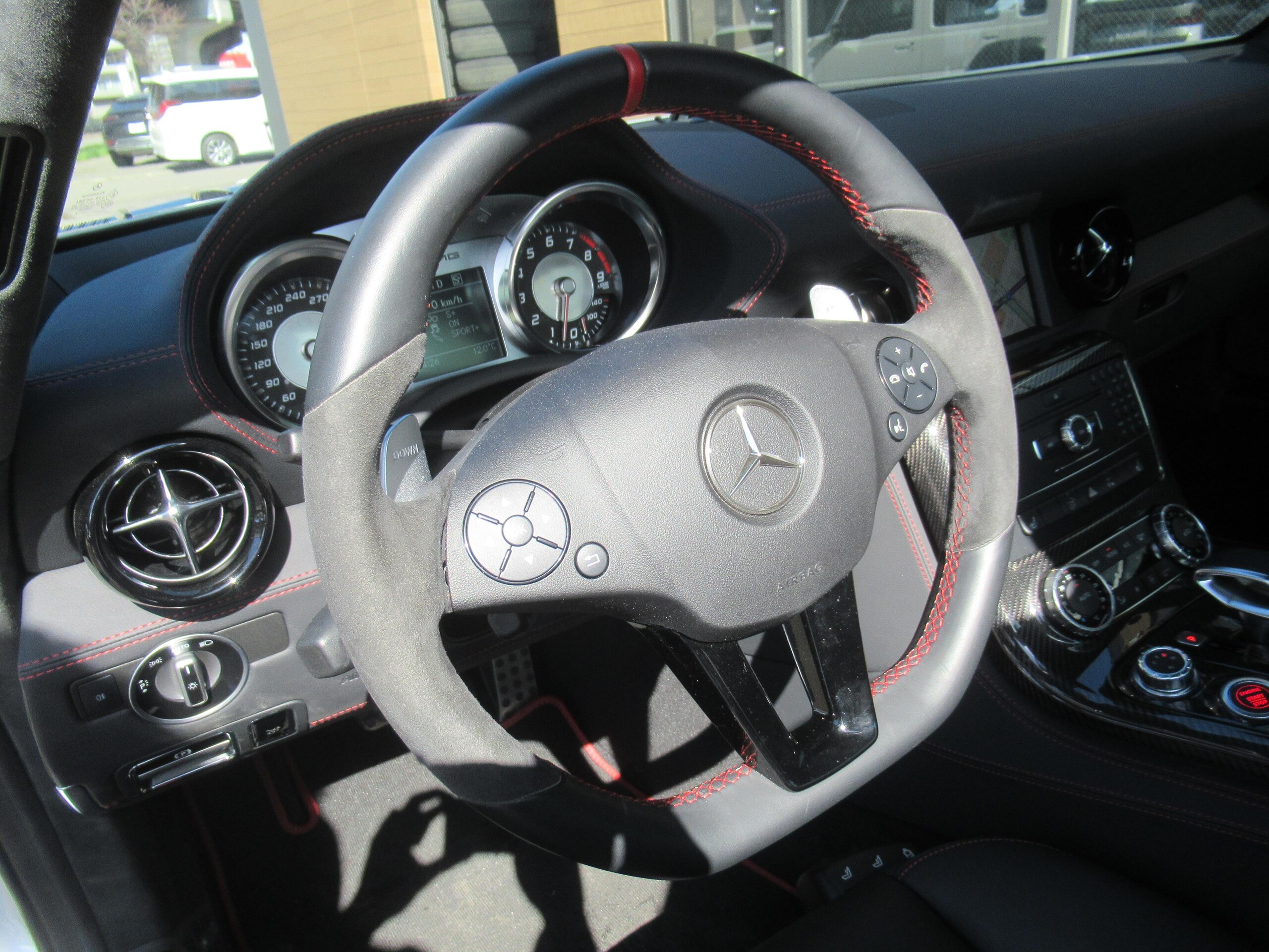 2013 Mercedes Benz SLS AMG GT — Photo 6 / 13