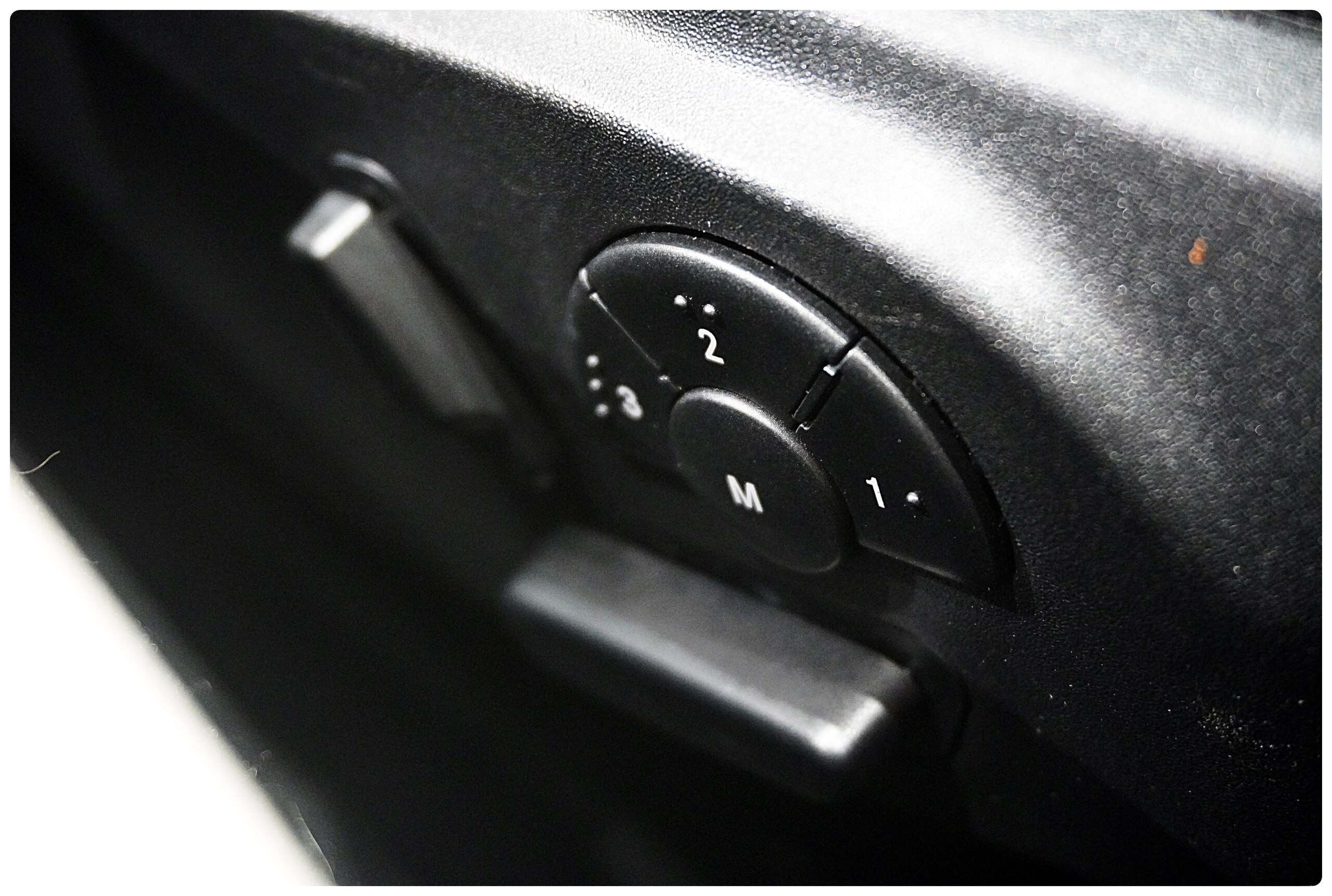 2010 Mercedes Benz SLS AMG — Photo 31 / 38