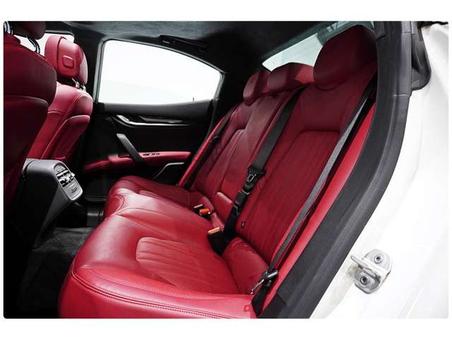 2015 Maserati Ghibli S Q4 — Photo 28 / 31
