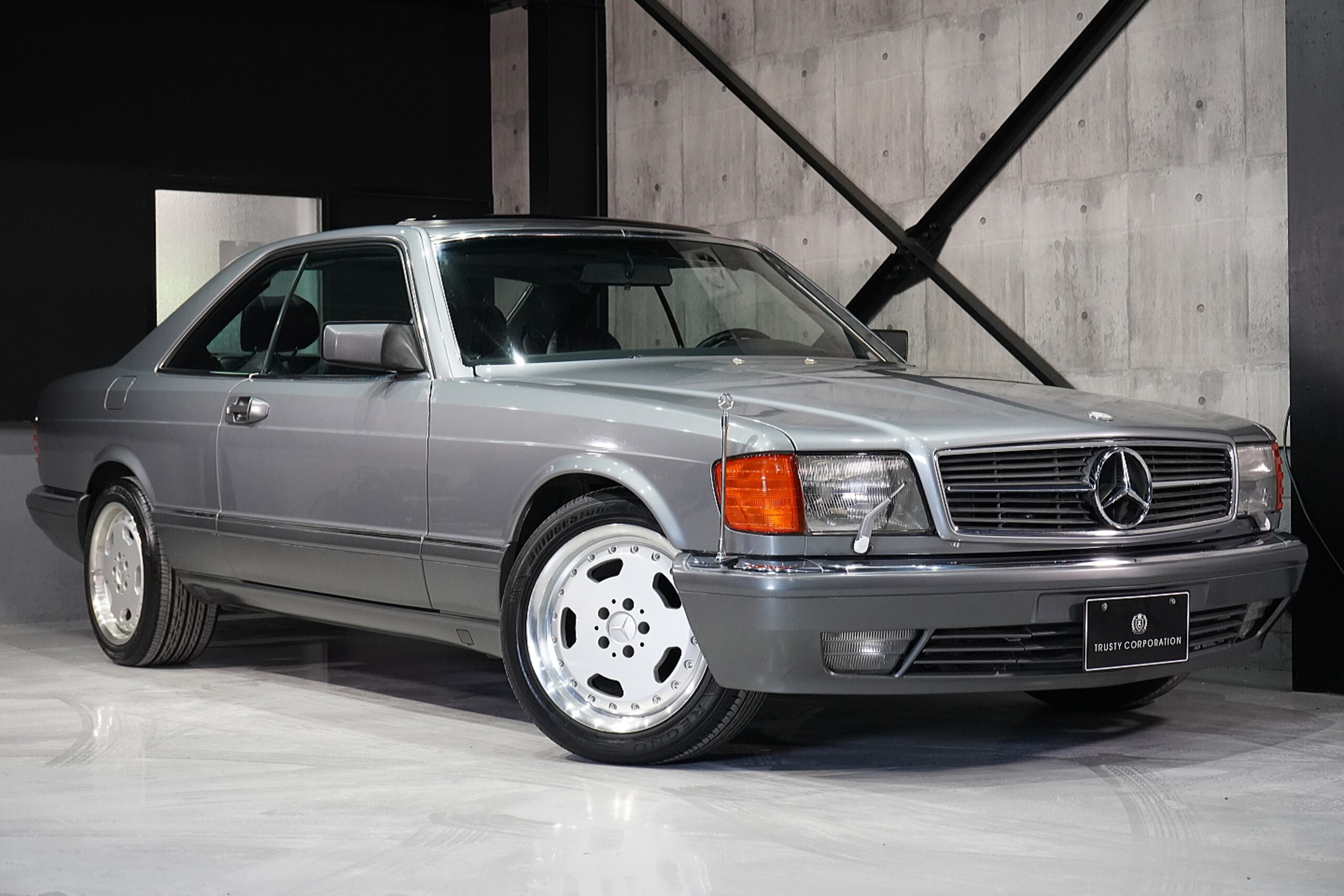 1989 Mercedes Benz 560SEC for sale in Japan