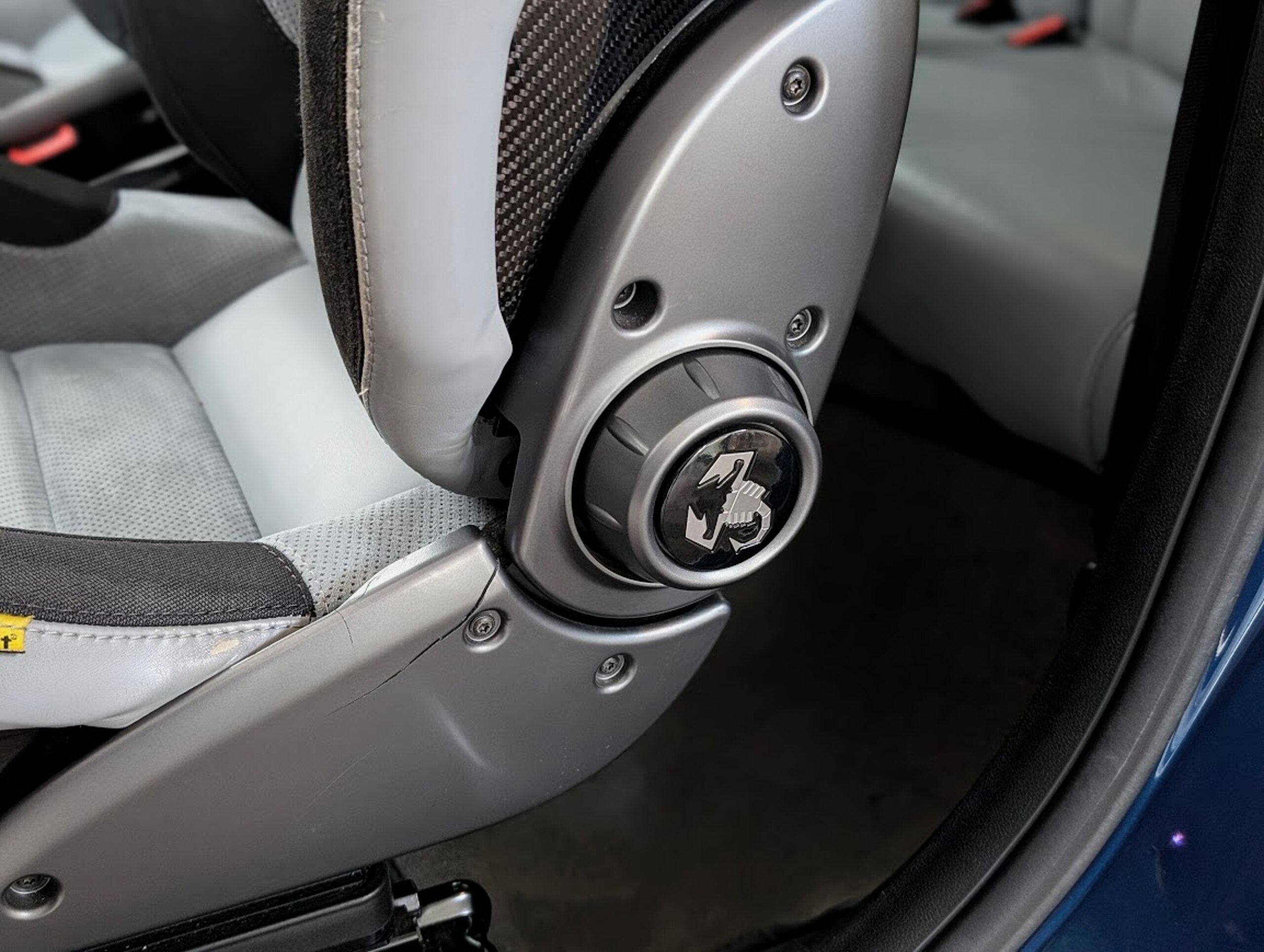 2011 Abarth 695 Tributo Ferrari — Photo 32 / 35