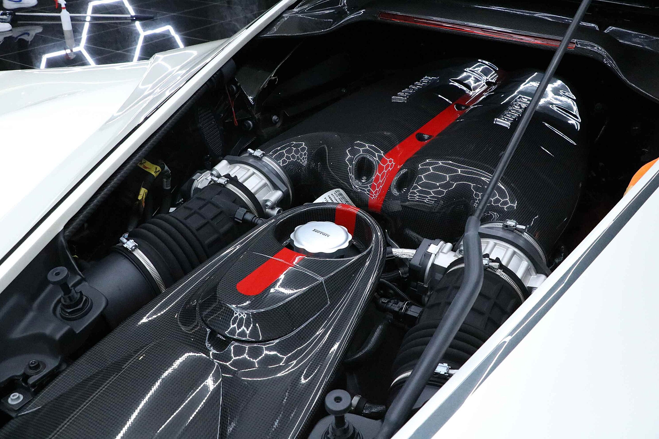 2017 Ferrari LaFerrari — Photo 17 / 26