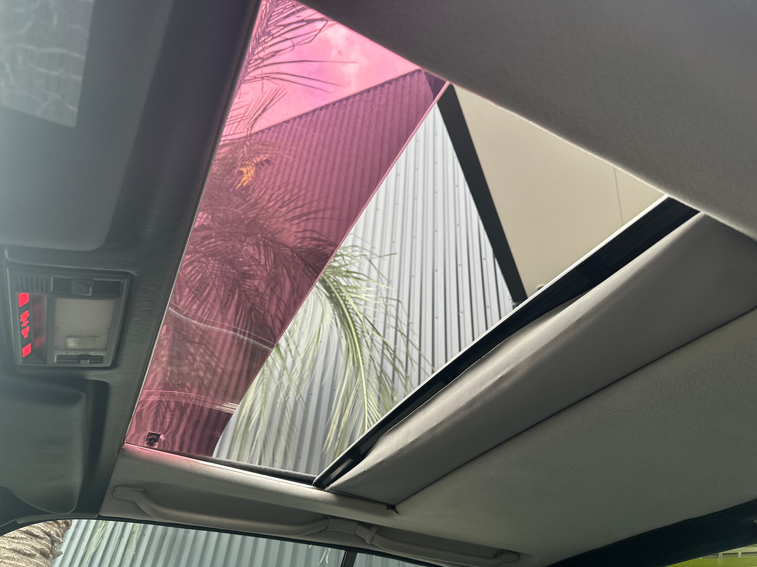 1991 Mercedes Benz 560SEC — Photo 12 / 17