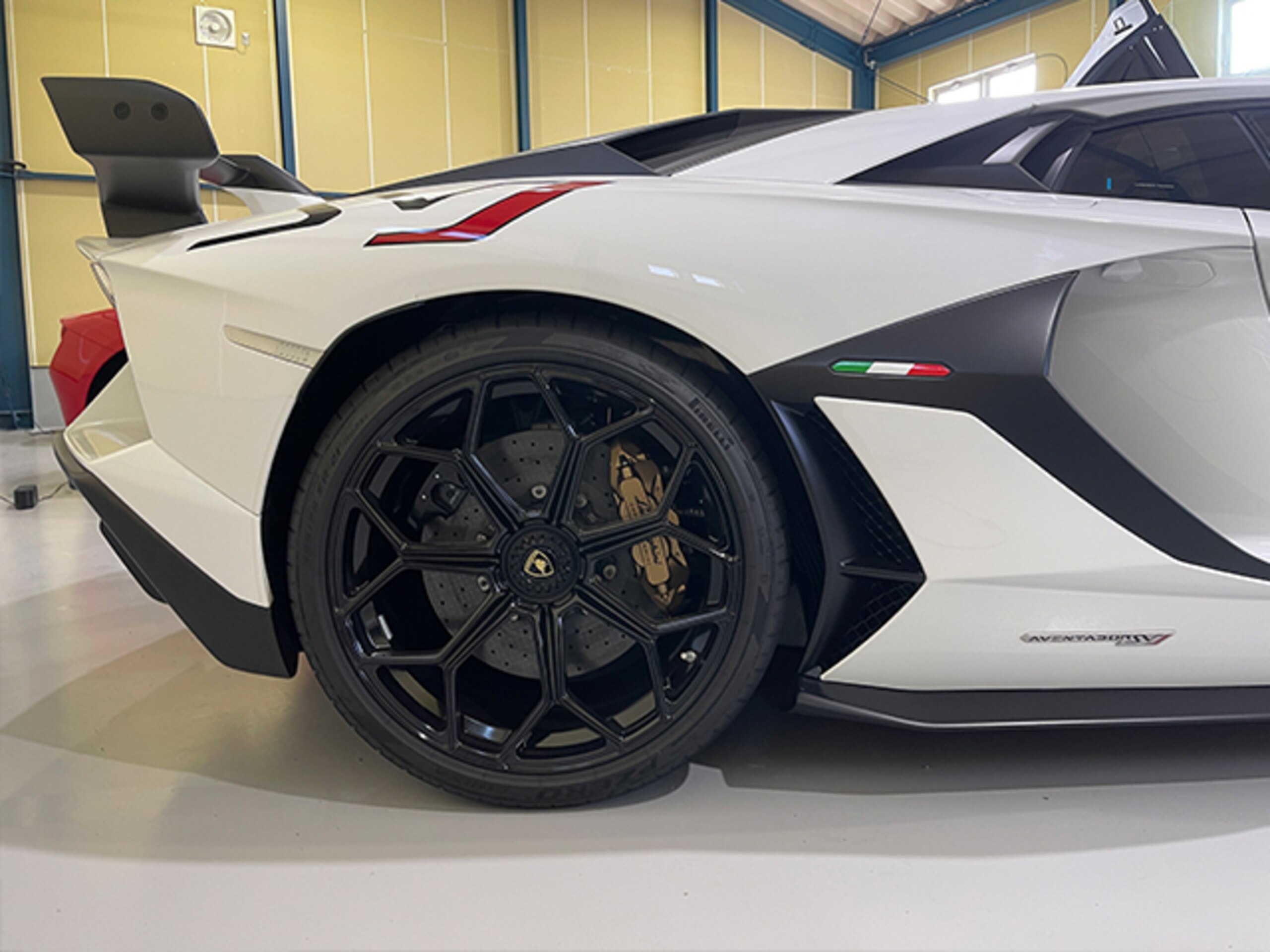 2019 Lamborghini Aventador SVJ — Photo 15 / 22