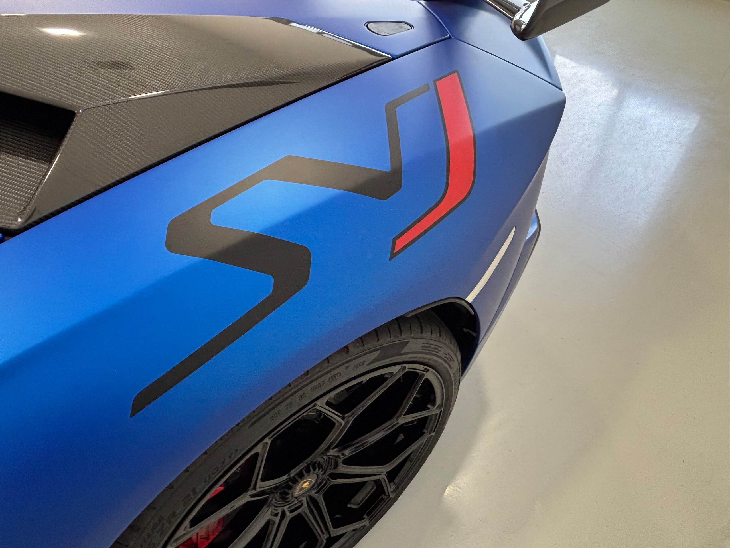 2020 Lamborghini Aventador SVJ Roadster — Photo 24 / 40