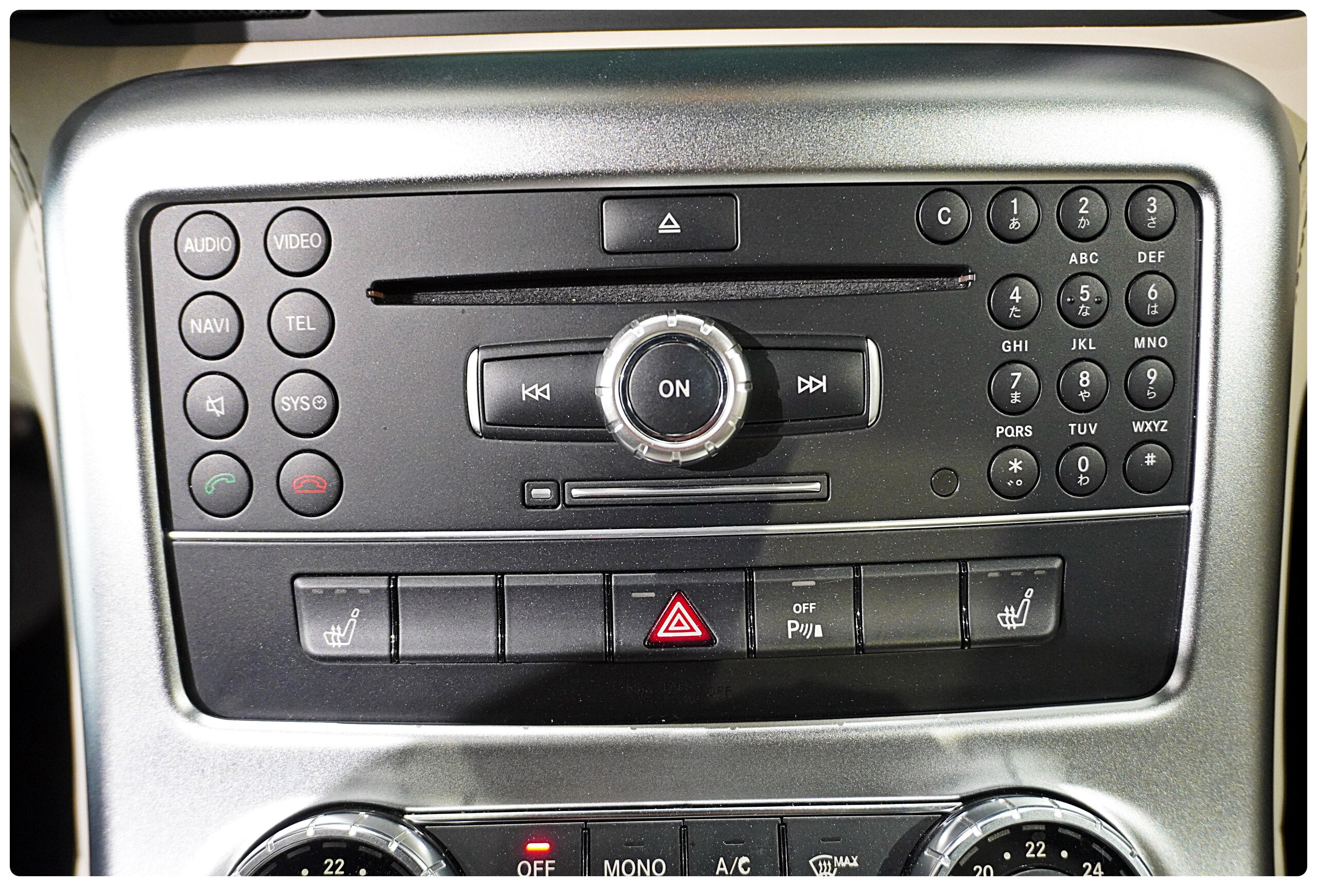 2010 Mercedes Benz SLS AMG — Photo 27 / 38