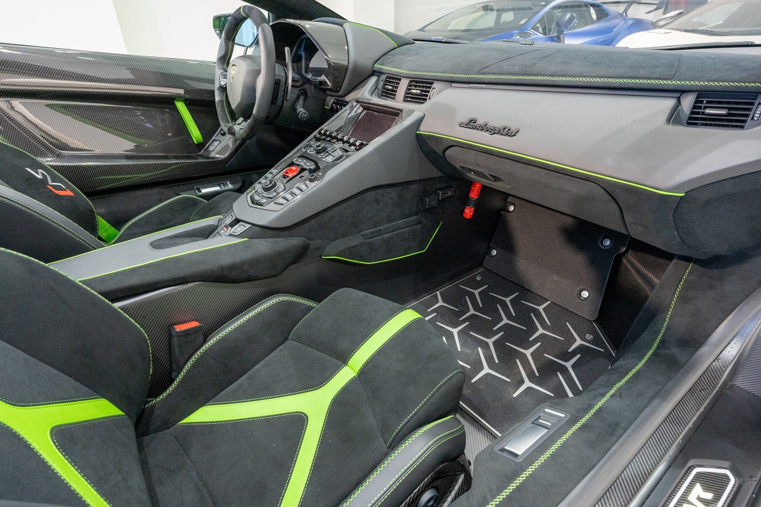 2021 Lamborghini Aventador SVJ Roadster — Photo 14 / 21
