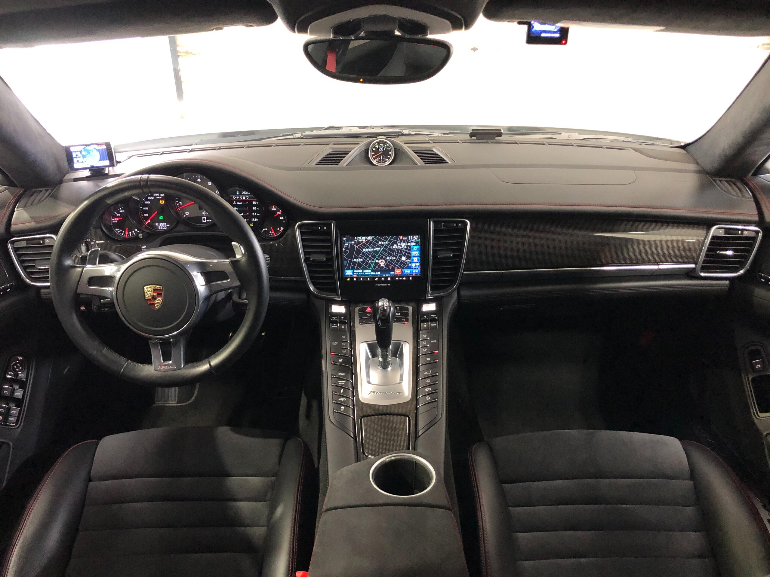 2012 Porsche Panamera GTS — Photo 13 / 32