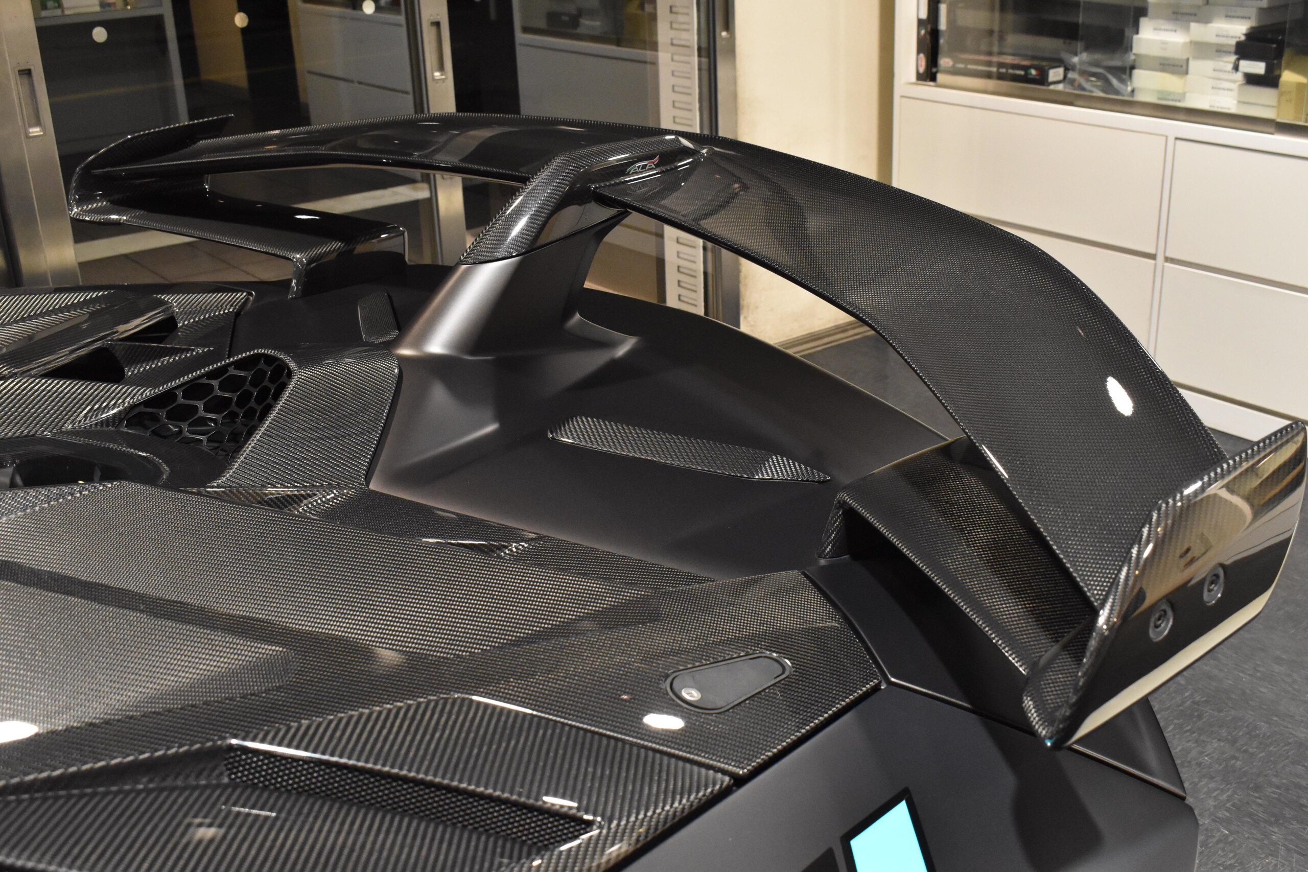 2019 Lamborghini Aventador SVJ — Photo 17 / 32