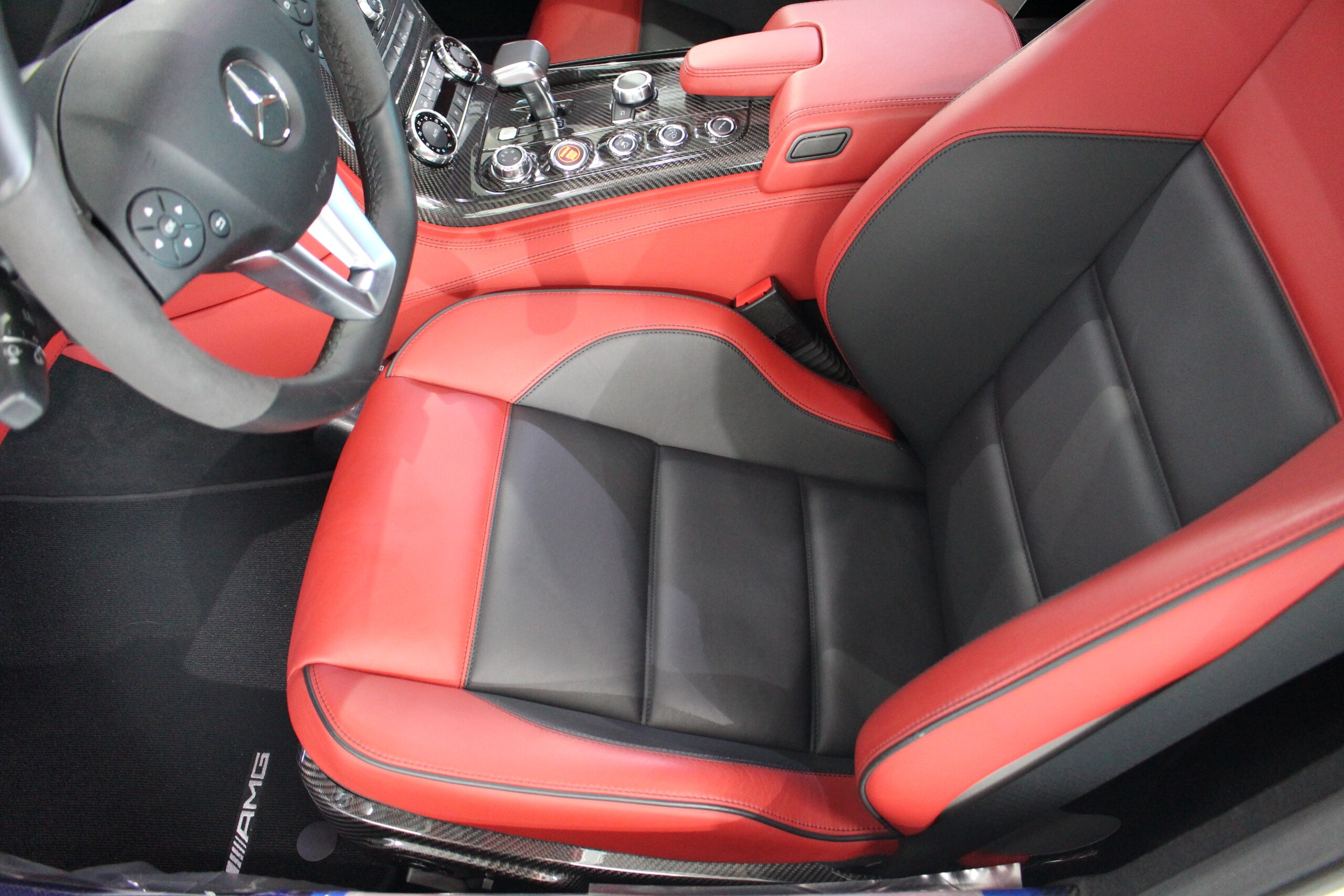 2010 Mercedes Benz SLS AMG — Photo 13 / 20