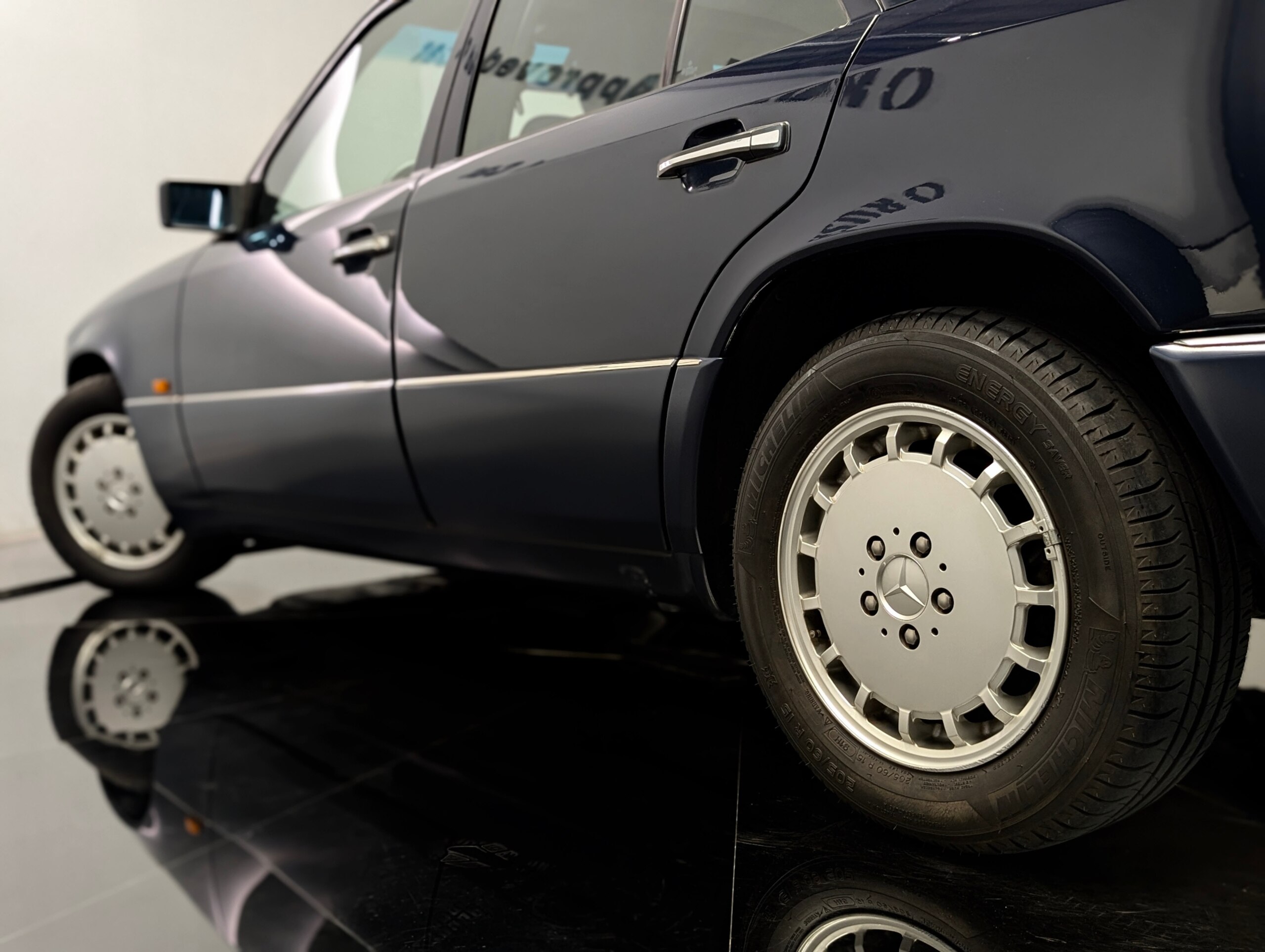1992 Mercedes Benz 300E — Photo 19 / 21