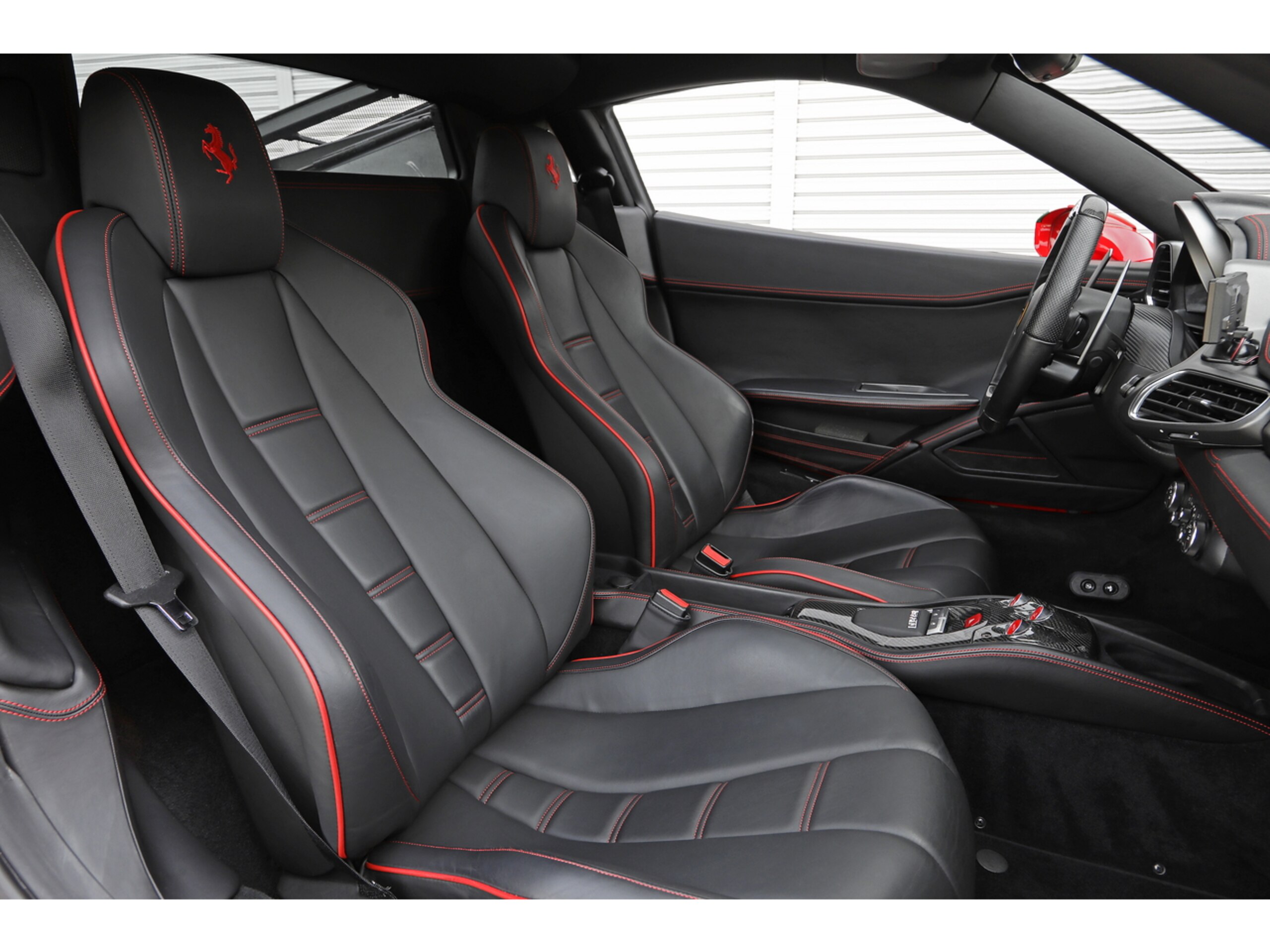 2010 Ferrari 458 Italia F1 DCT — Photo 33 / 40