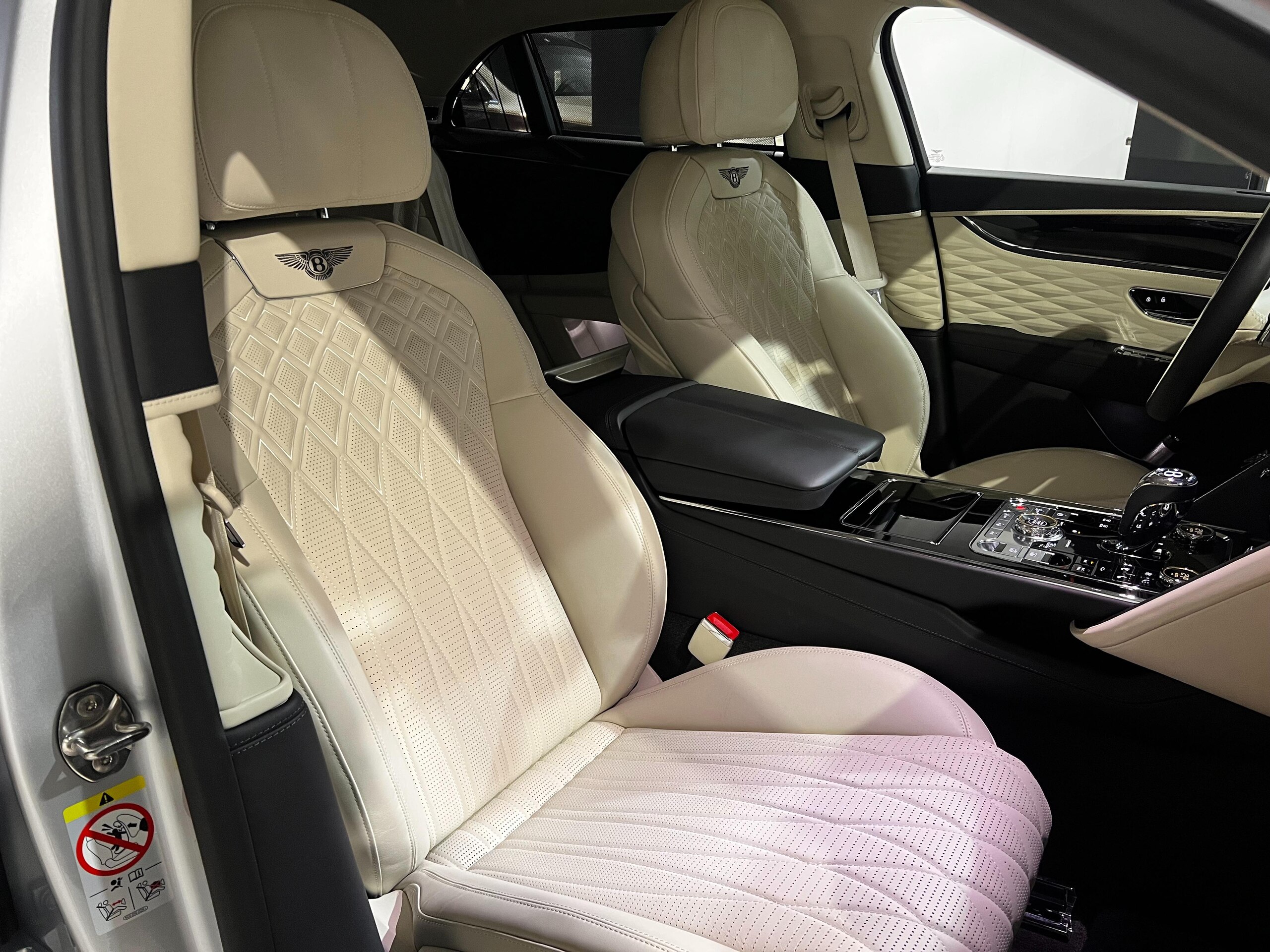 2020 Bentley Flying Spur — Photo 13 / 22