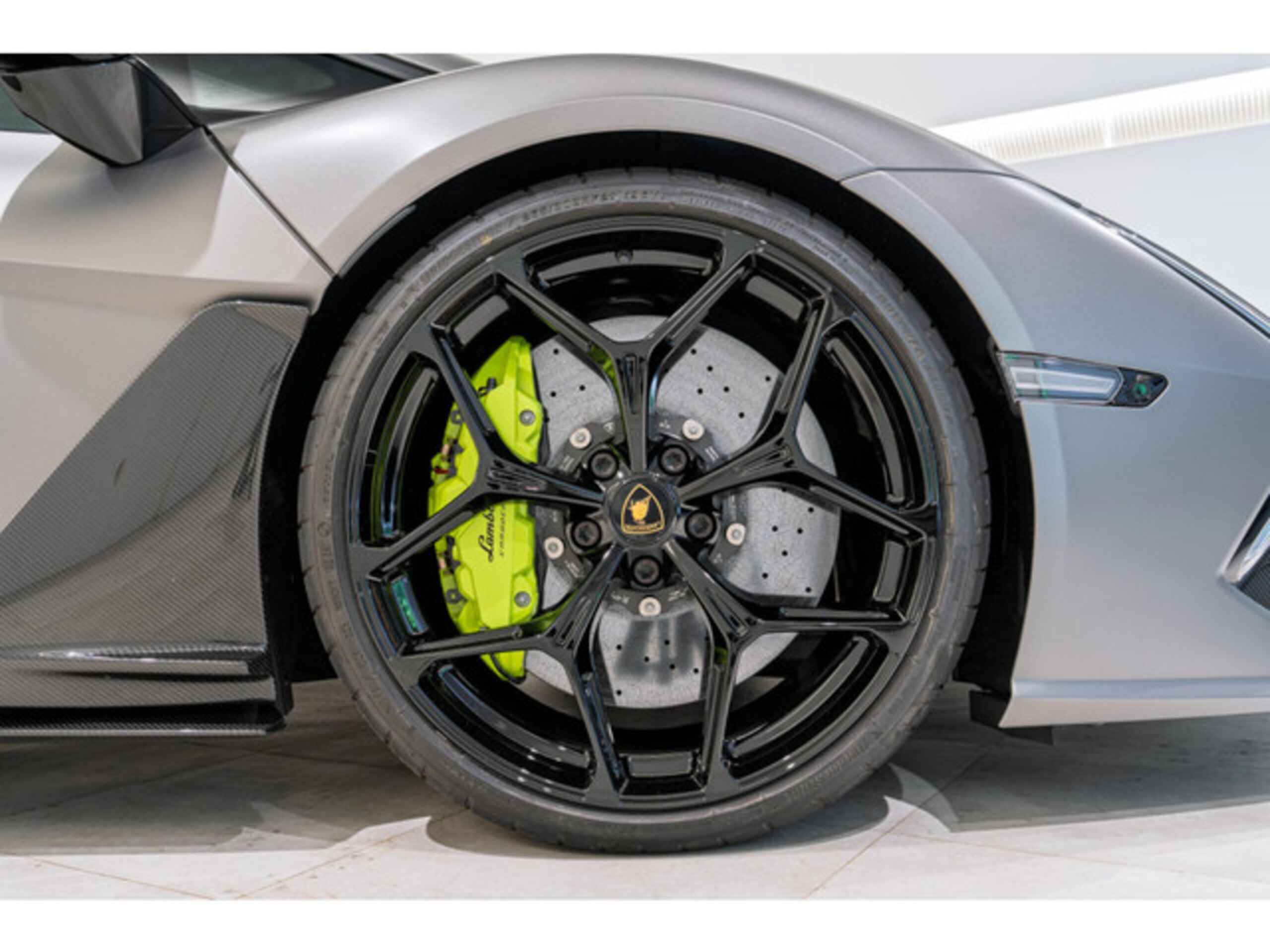 2024 Lamborghini Revuelto — Photo 8 / 31
