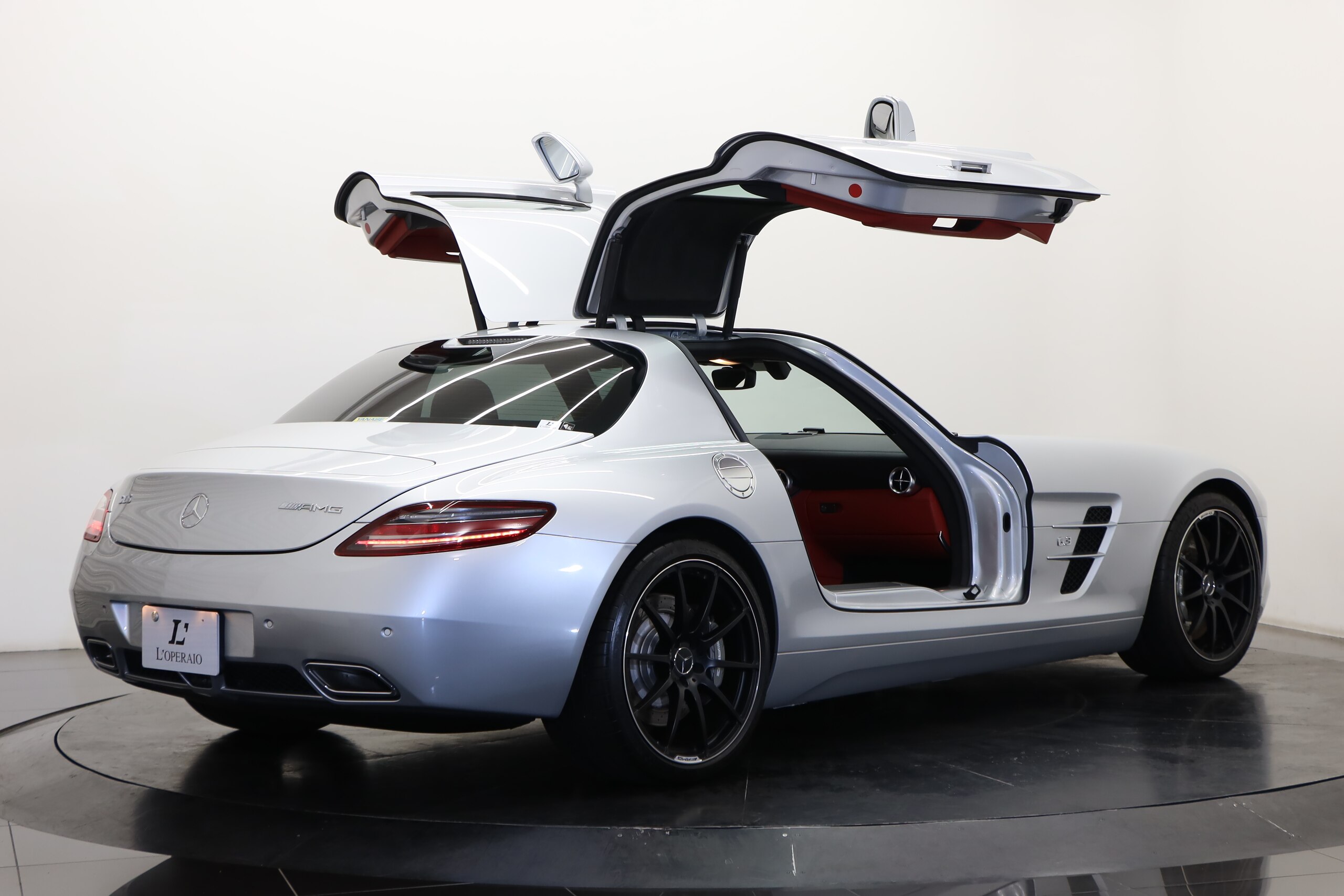 2010 Mercedes Benz SLS AMG — Photo 8 / 21