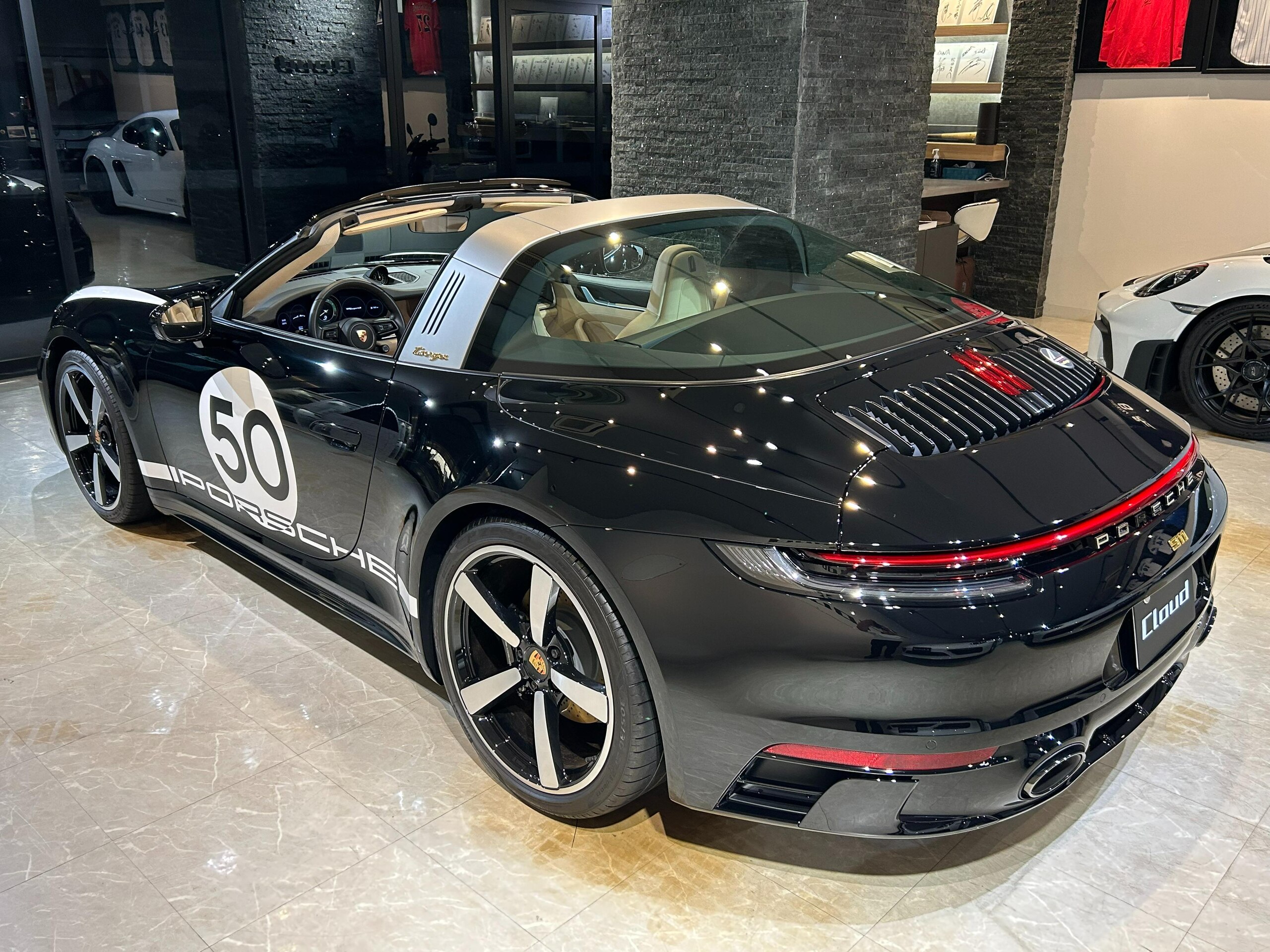 2020 Porsche 911 Targa 4S — Photo 33 / 78