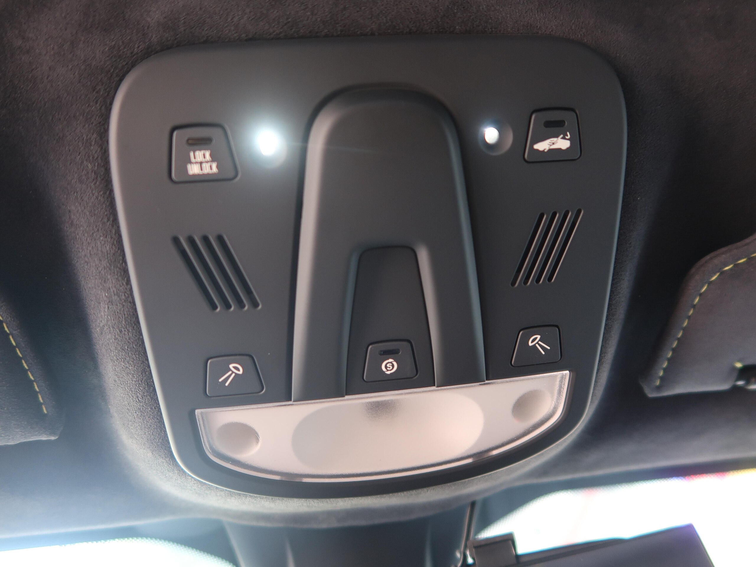 2020 Ferrari 488 Pista — Photo 43 / 53